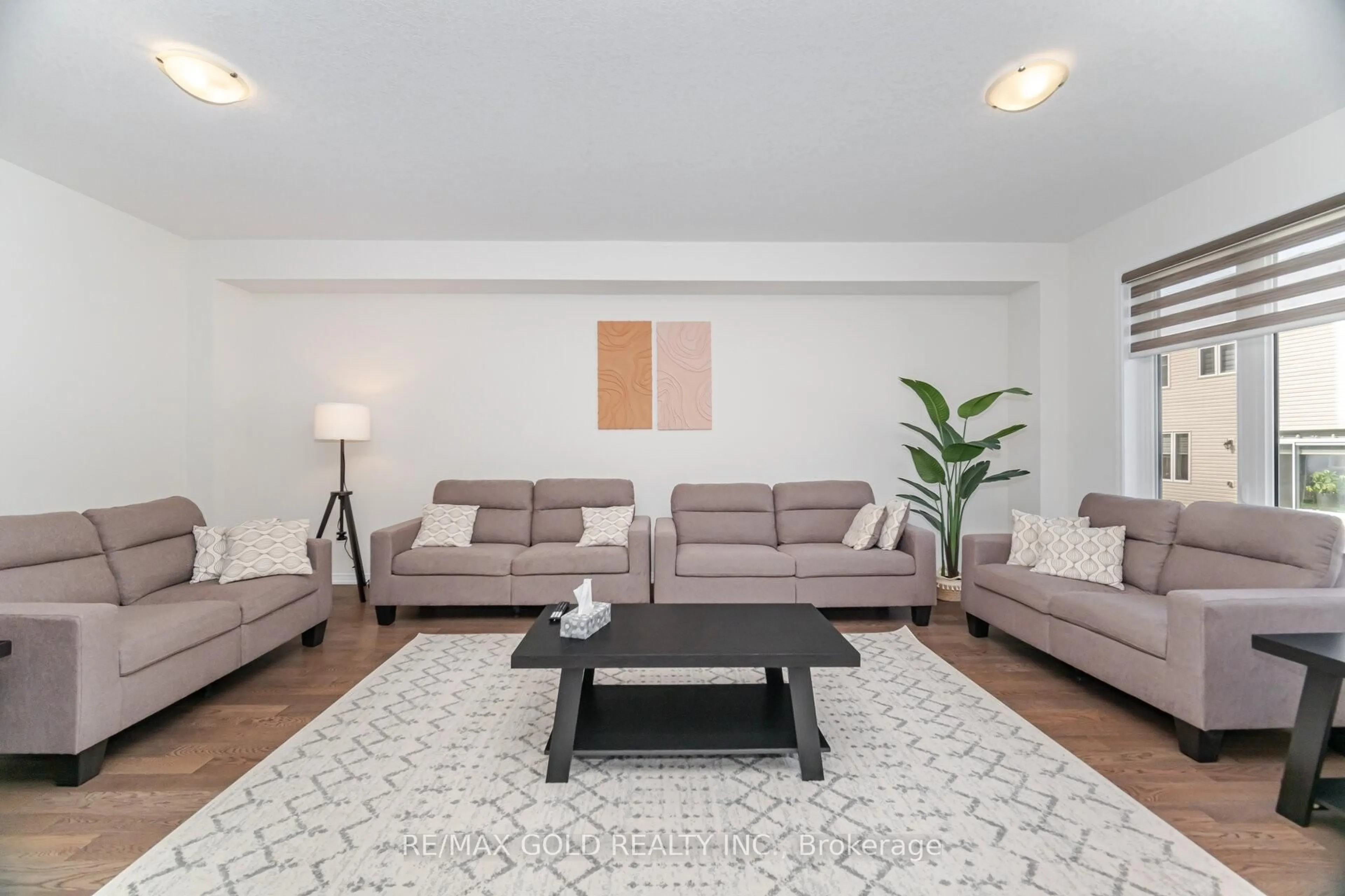 Living room with furniture, unknown for 3 Sara Dr, Thorold Ontario L3B 0G2