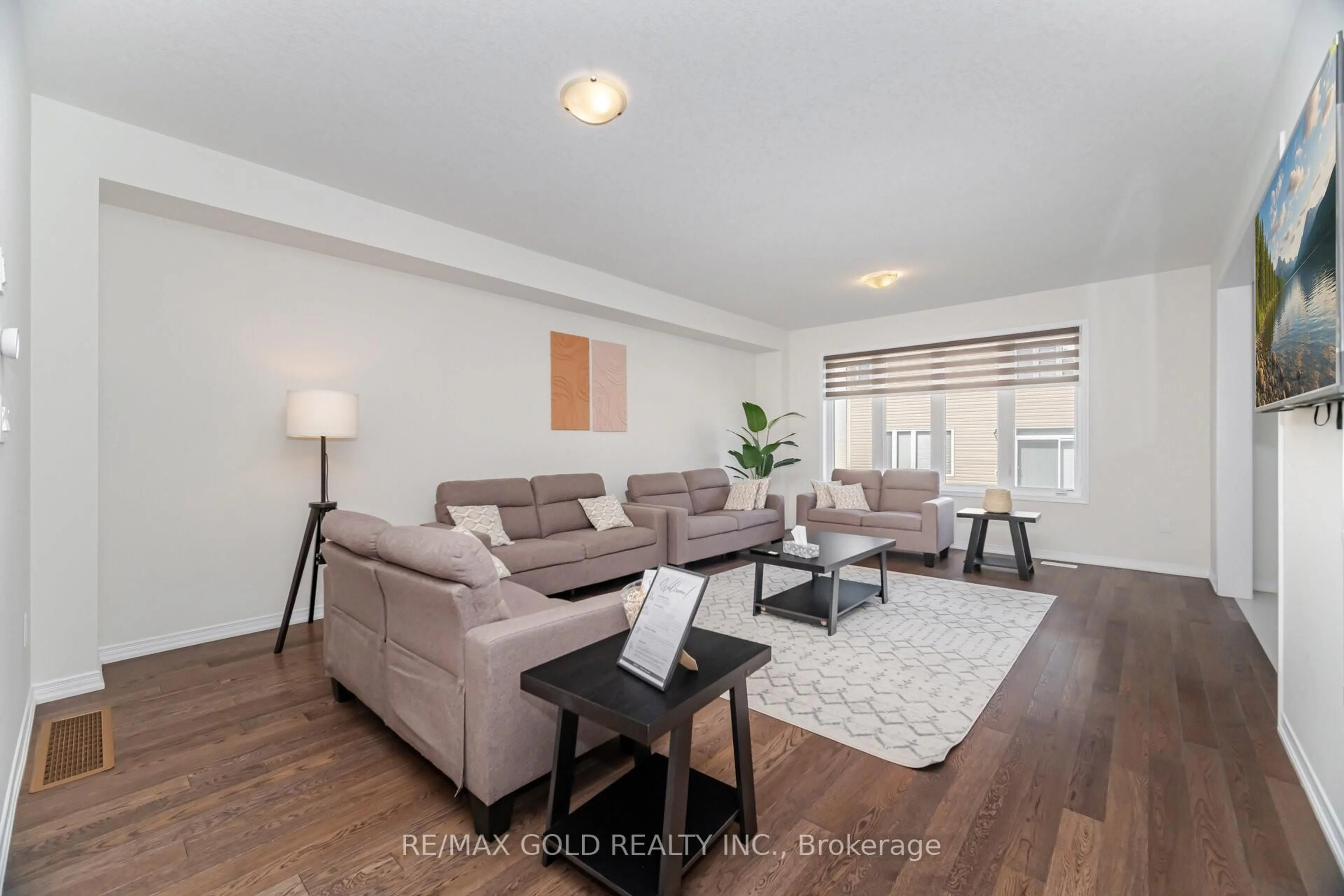 Living room with furniture, wood/laminate floor for 3 Sara Dr, Thorold Ontario L3B 0G2