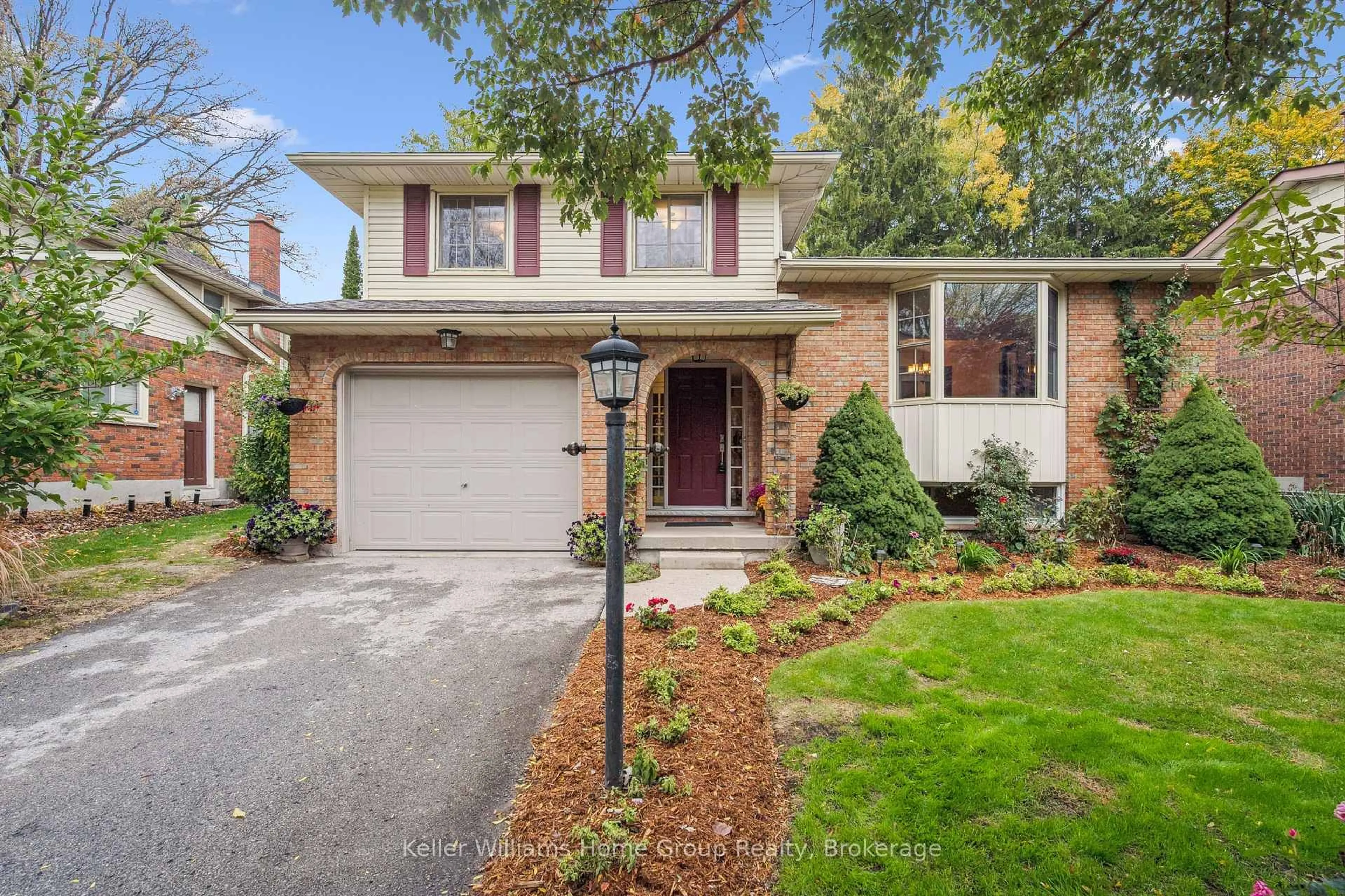 Home with brick exterior material, street for 29 Shadybrook Cres, Guelph Ontario N1G 3G8