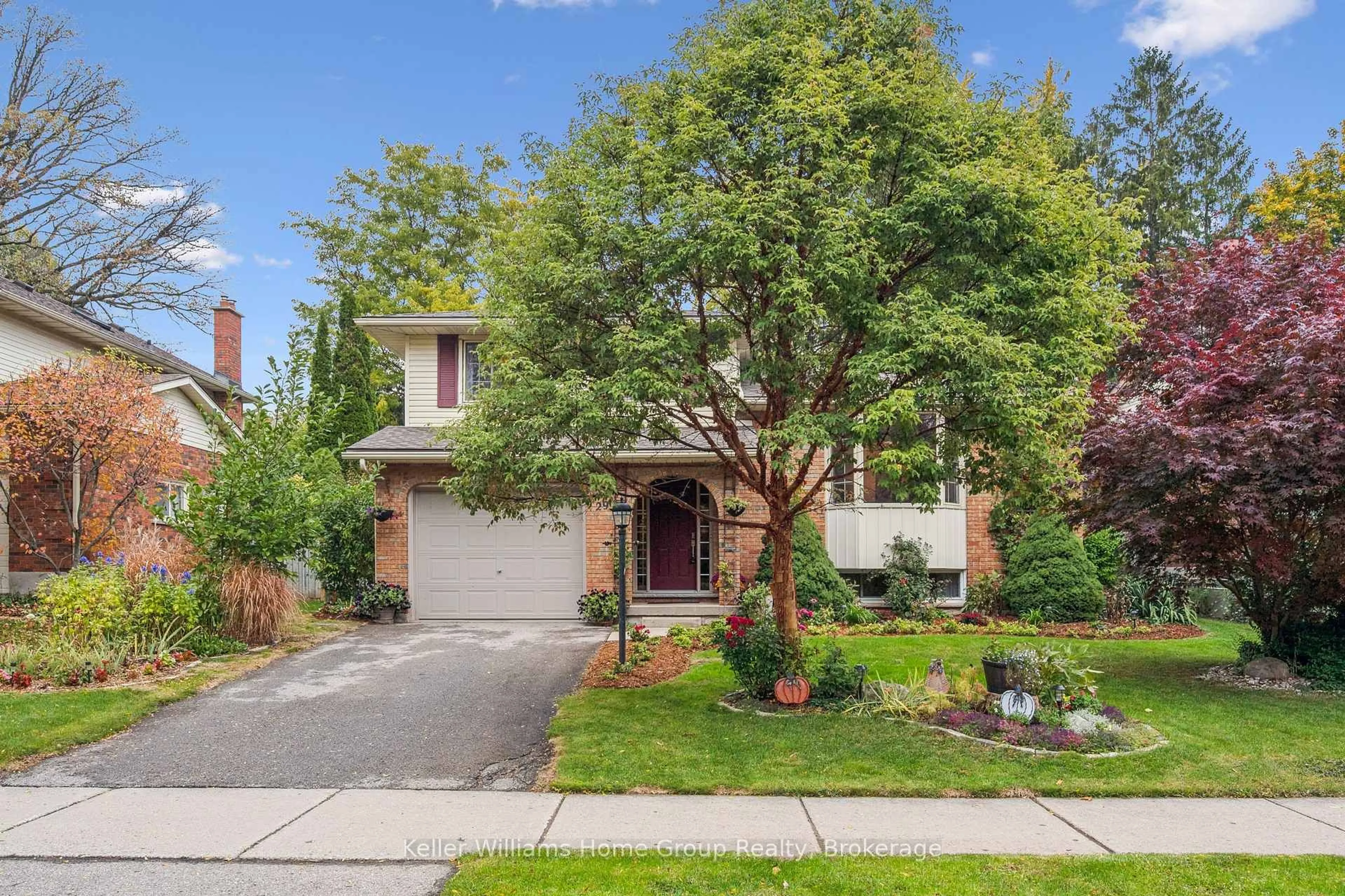 Home with brick exterior material, street for 29 Shadybrook Cres, Guelph Ontario N1G 3G8