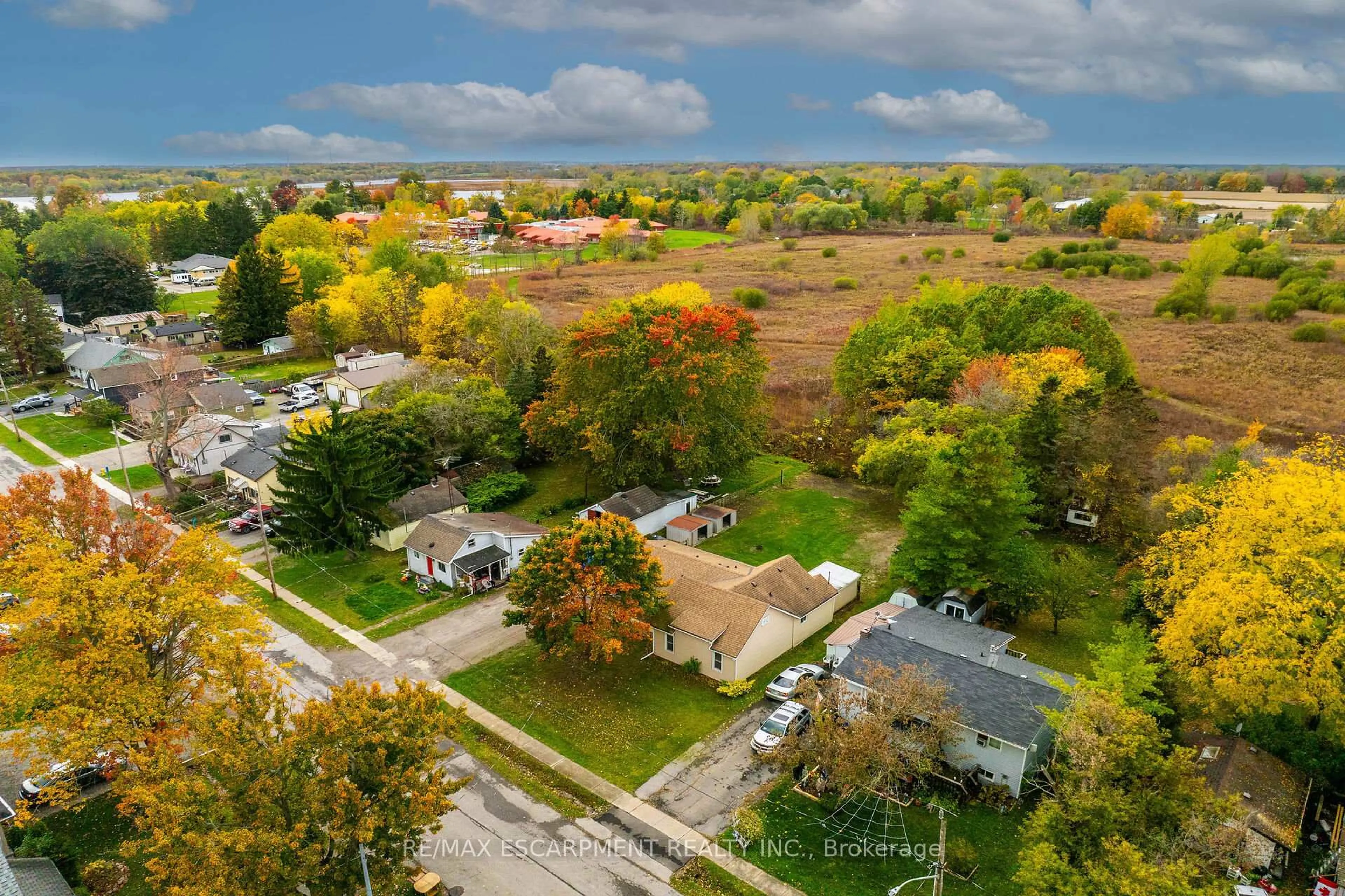 A pic from outside/outdoor area/front of a property/back of a property/a pic from drone, street for 436 West St, Haldimand Ontario N1A 2V3