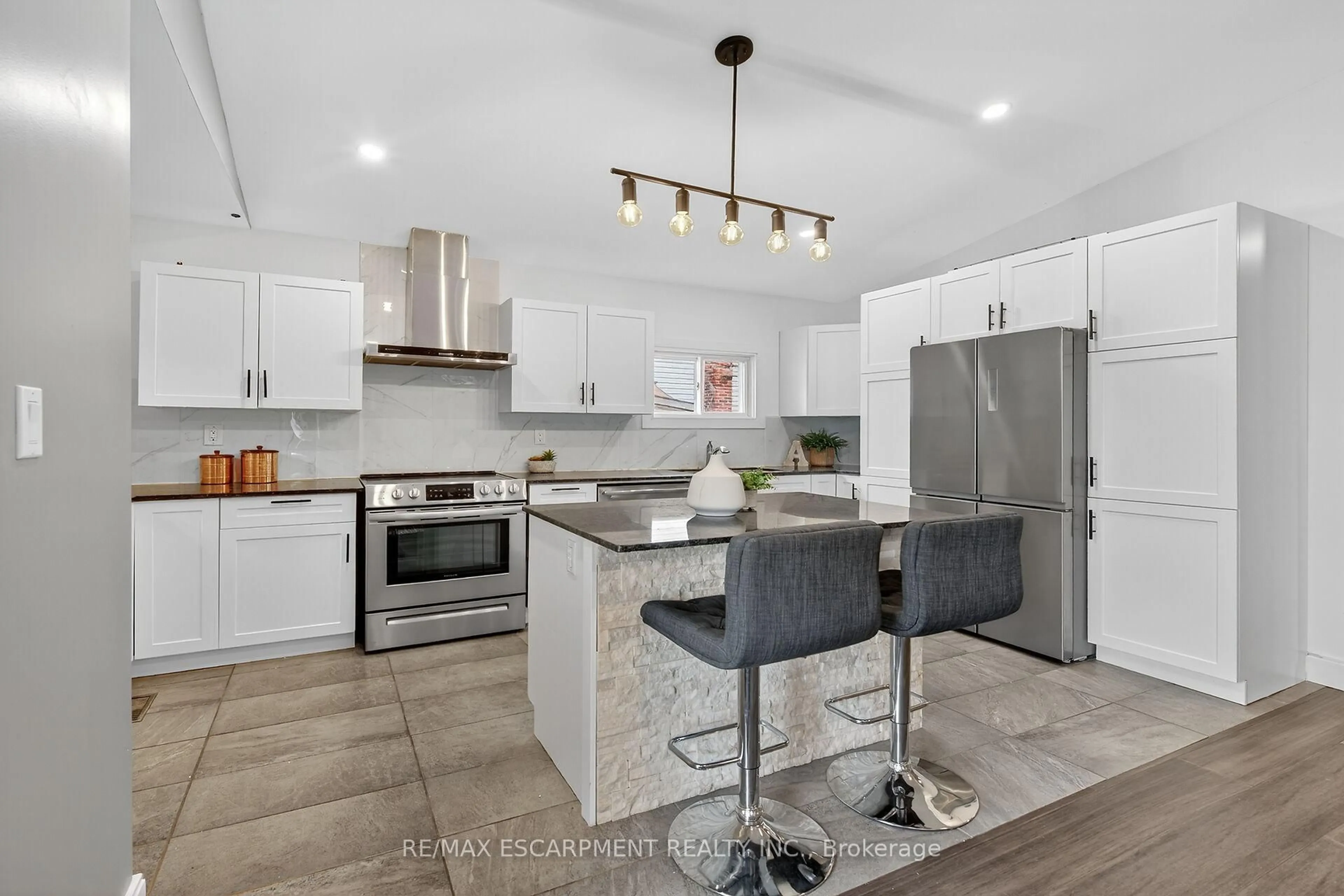 Open concept kitchen, unknown for 436 West St, Haldimand Ontario N1A 2V3