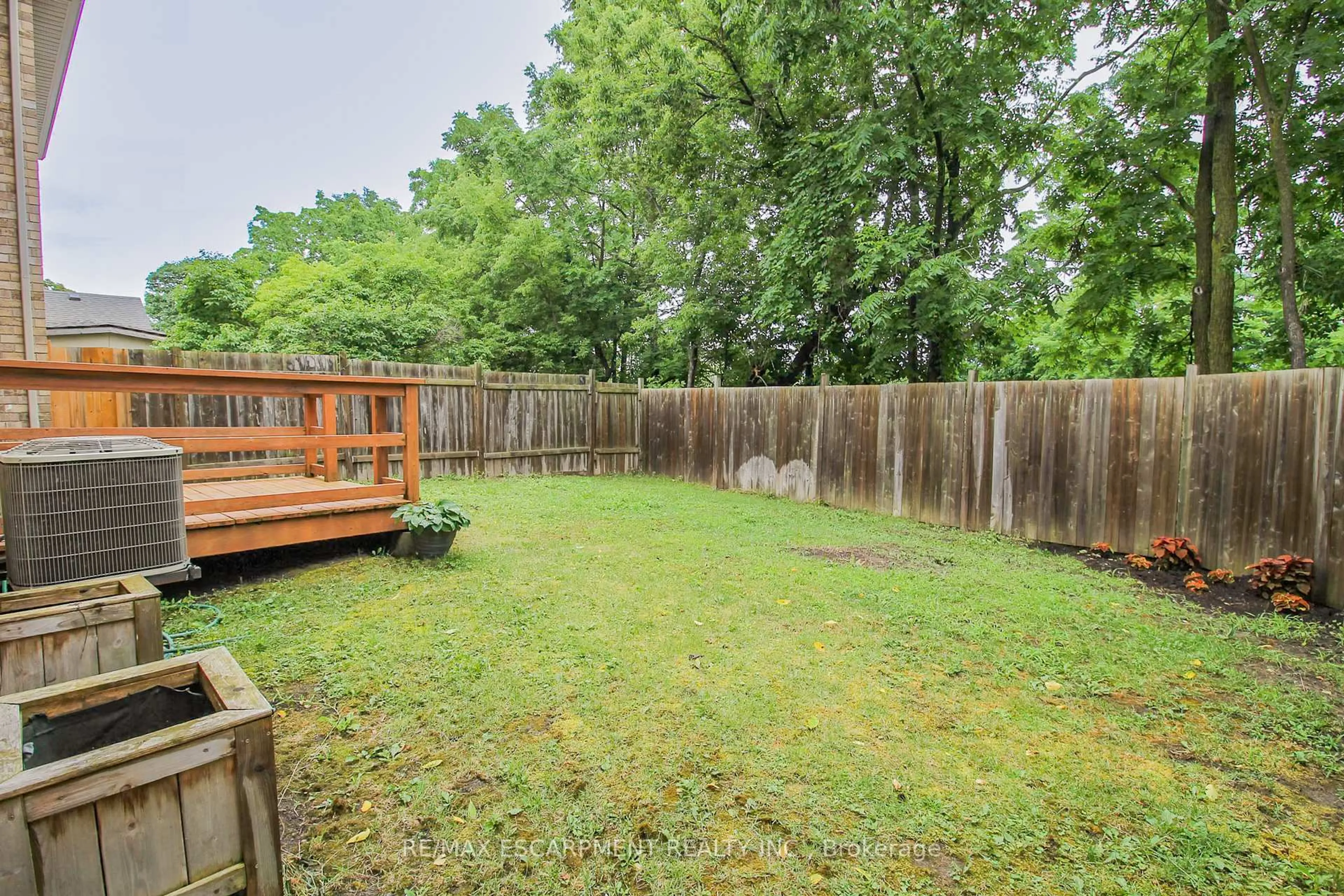 Patio, forest/trees view for 27B Walnut St, St. Catharines Ontario L2T 1H6