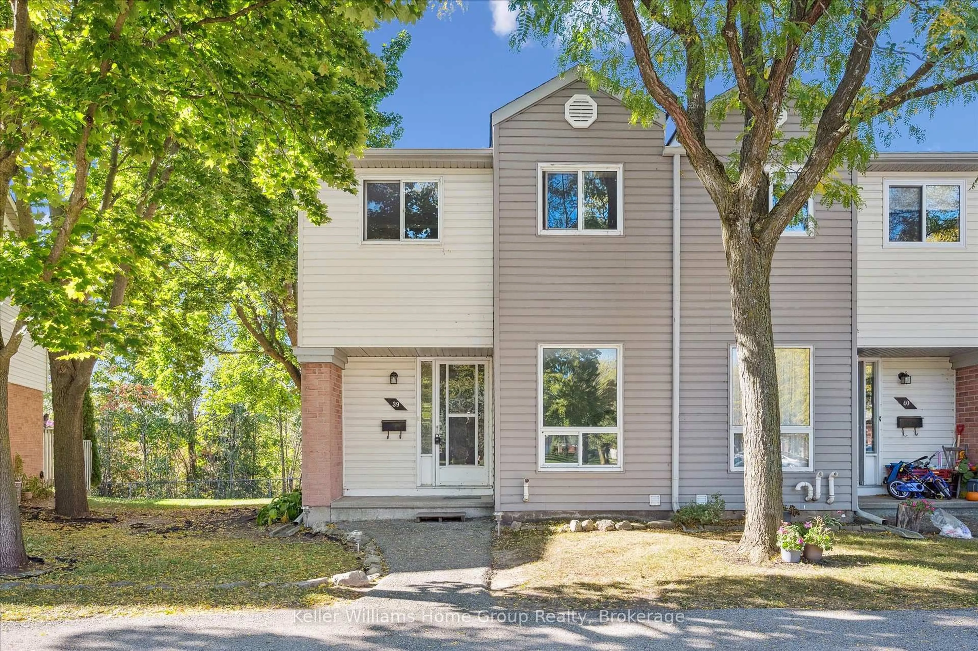 Home with vinyl exterior material, street for 40 Imperial Rd #39, Guelph Ontario N1H 8B4