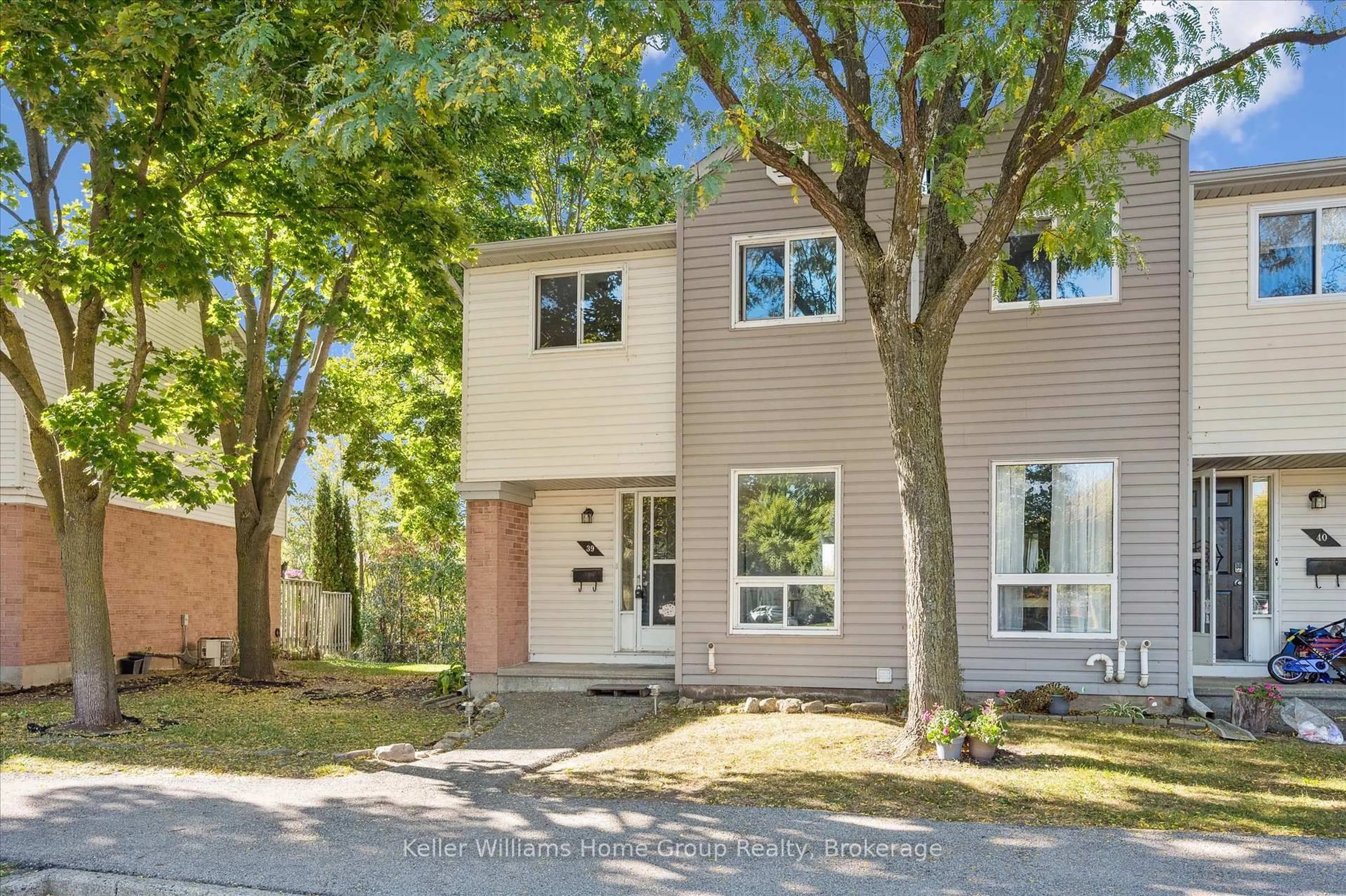 Home with vinyl exterior material, street for 40 Imperial Rd #39, Guelph Ontario N1H 8B4