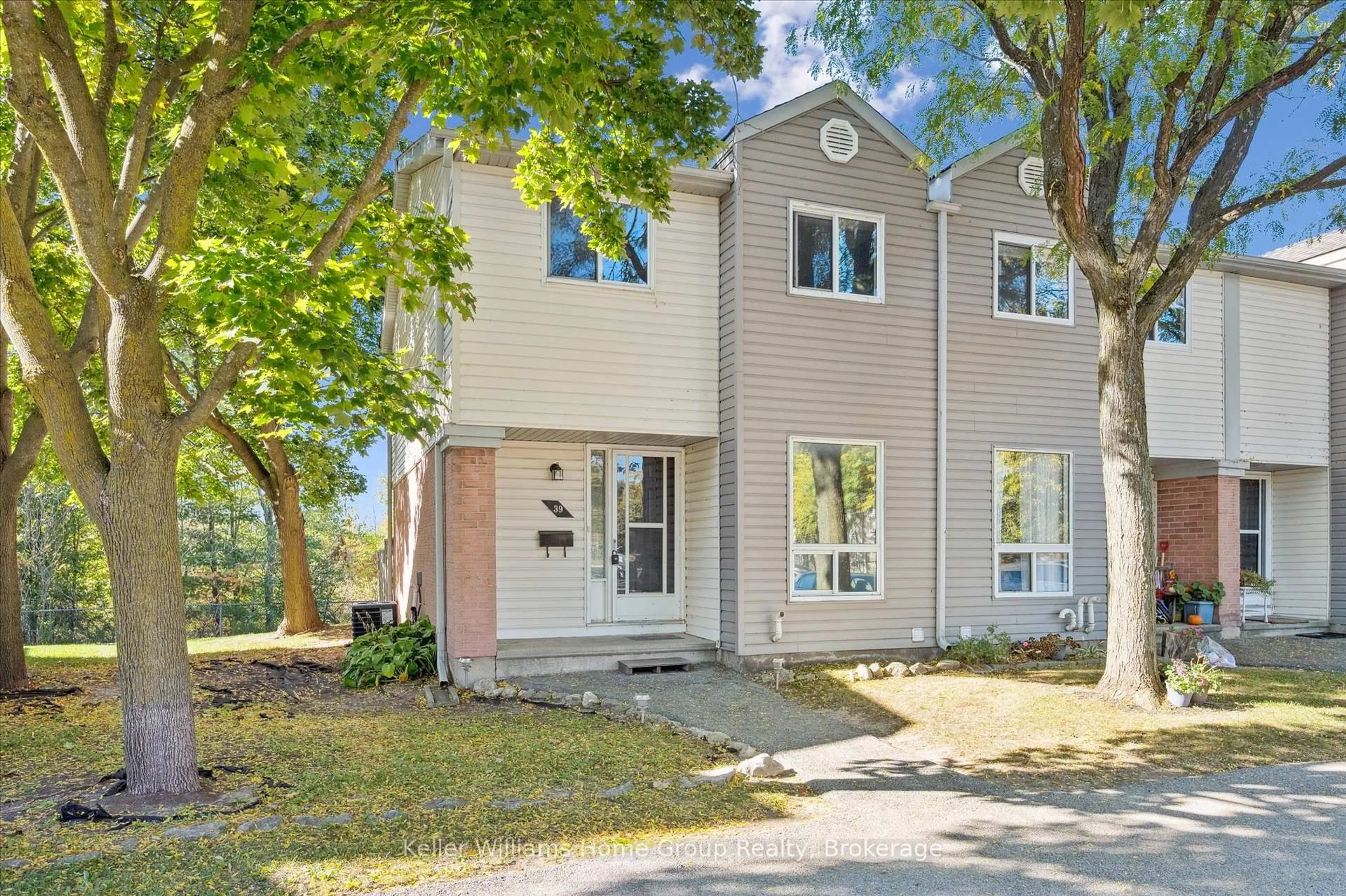 Home with vinyl exterior material, street for 40 Imperial Rd #39, Guelph Ontario N1H 8B4