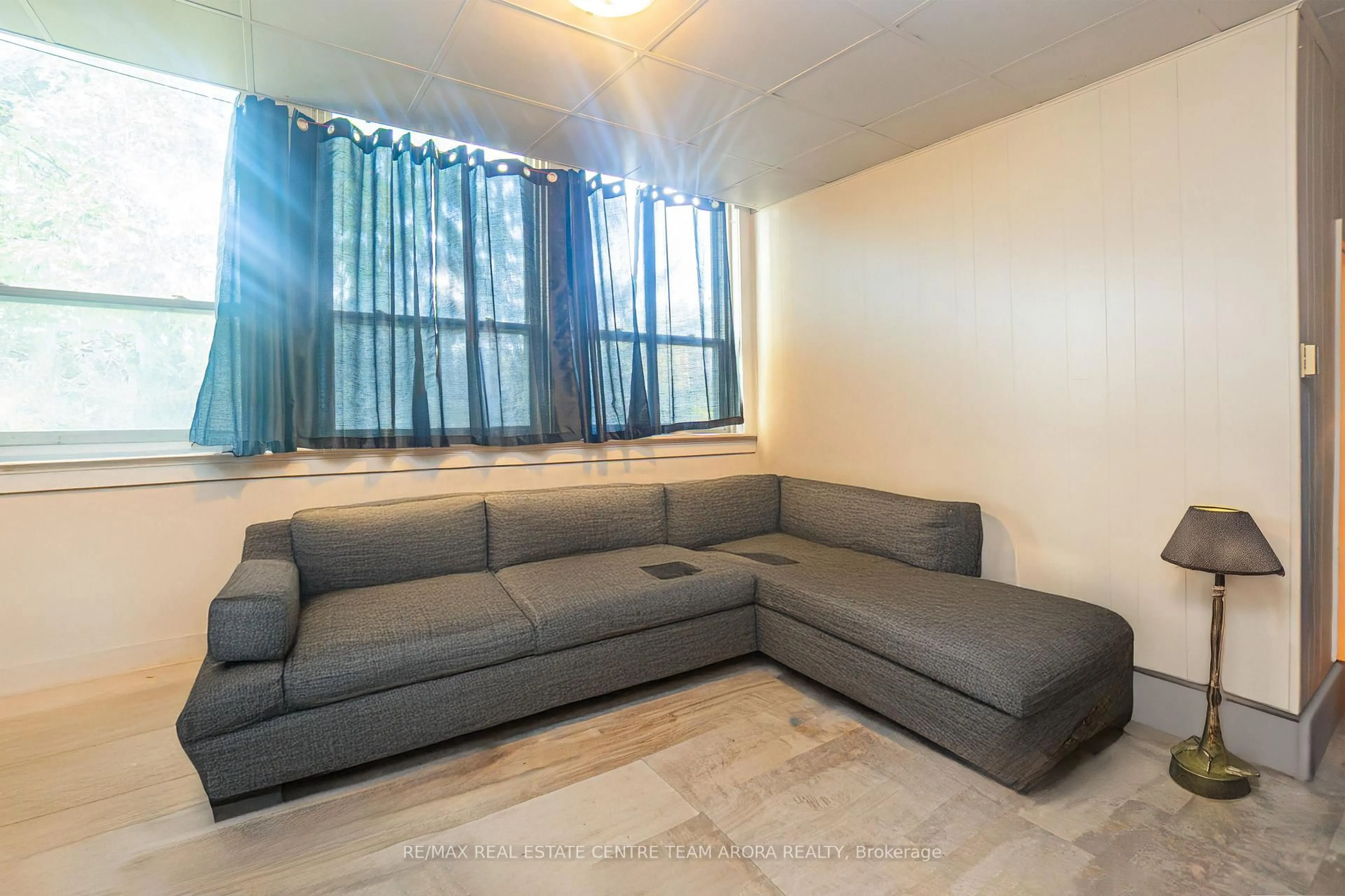 Living room with furniture, unknown for 19 QUINTE VIEW Dr, Quinte West Ontario K8V 5P5
