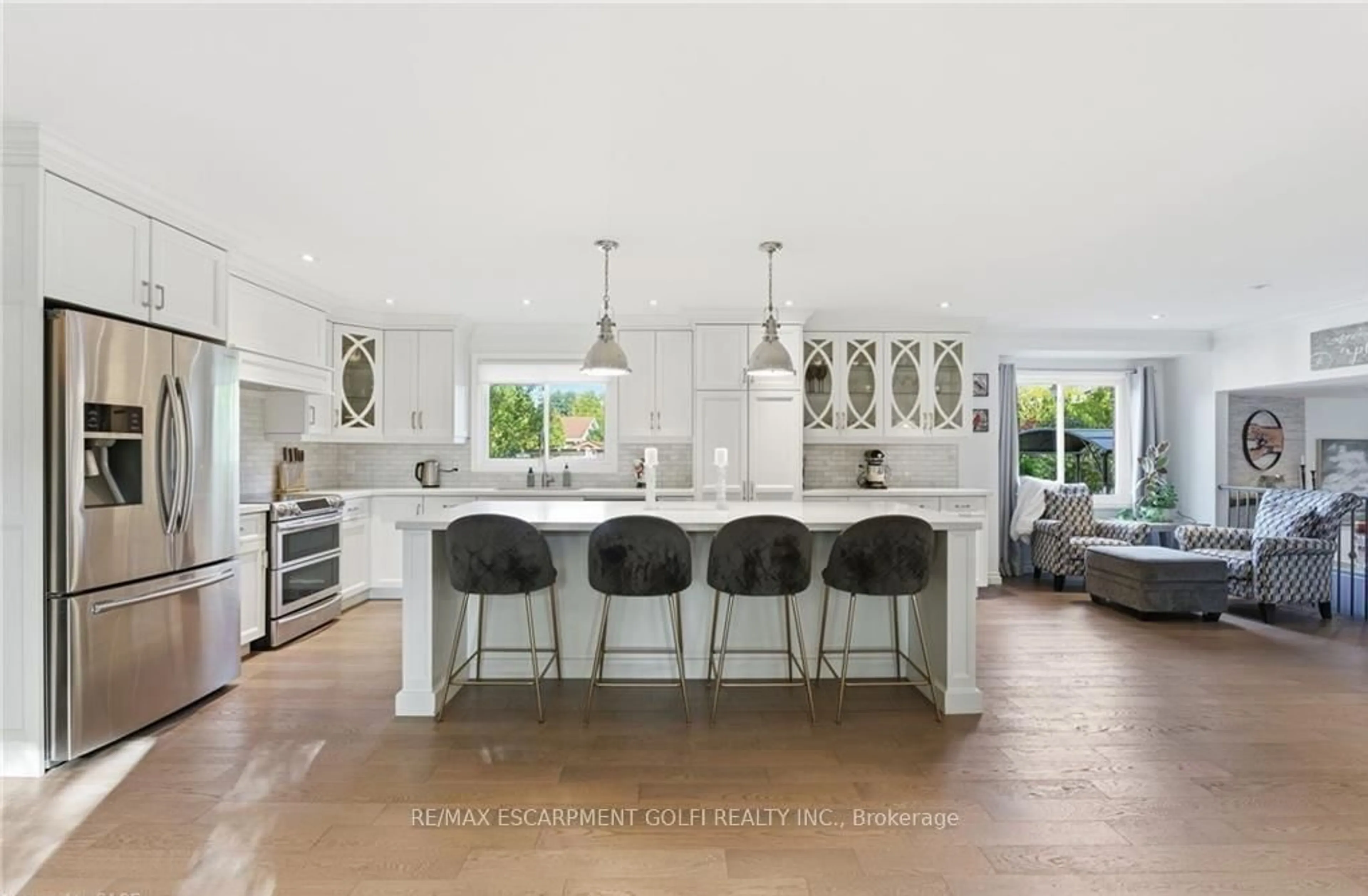 Open concept kitchen, ceramic/tile floor for 7 Kenmore Cres, St. Catharines Ontario L2N 4S4