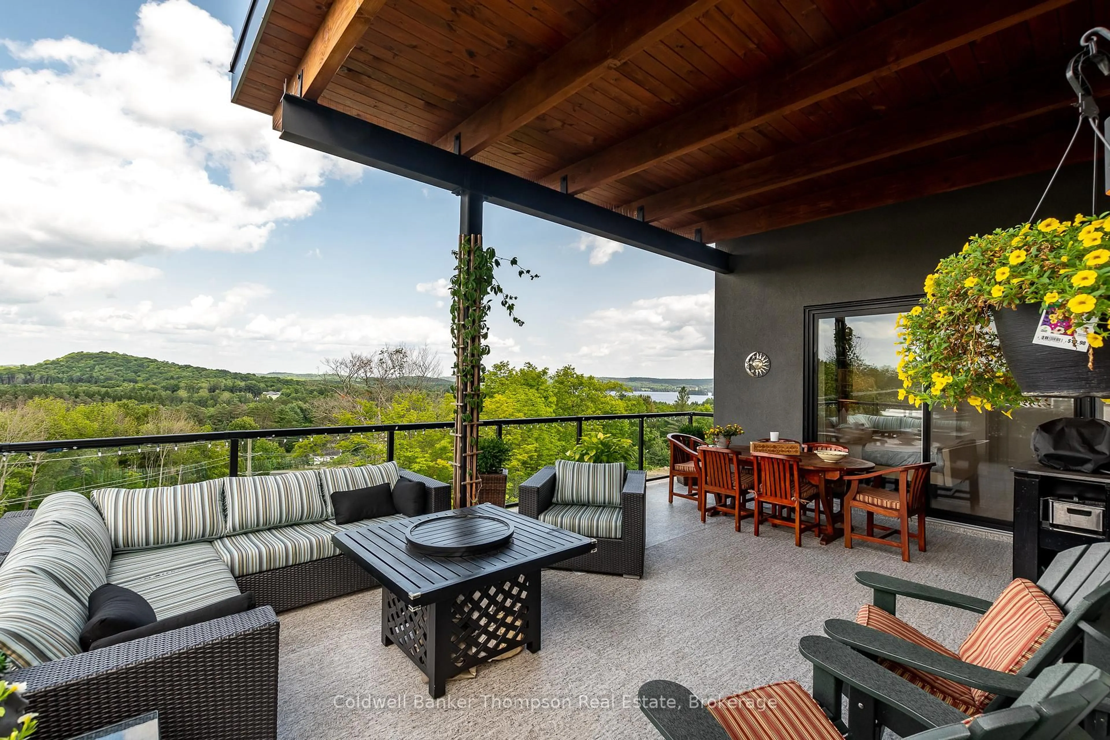 Patio, unknown for 18 Campus Tr #403, Huntsville Ontario P1H 0K2