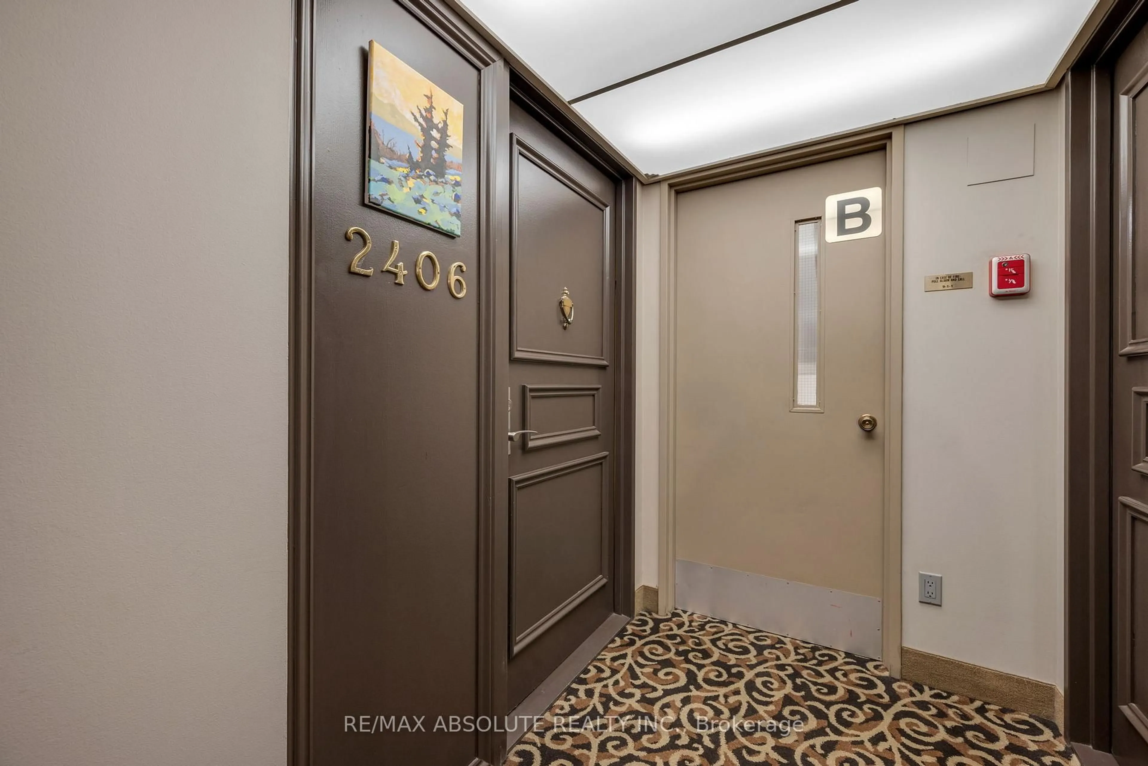 Indoor foyer for 1081 Ambleside Dr #2406, Ottawa Ontario K2B 8C8
