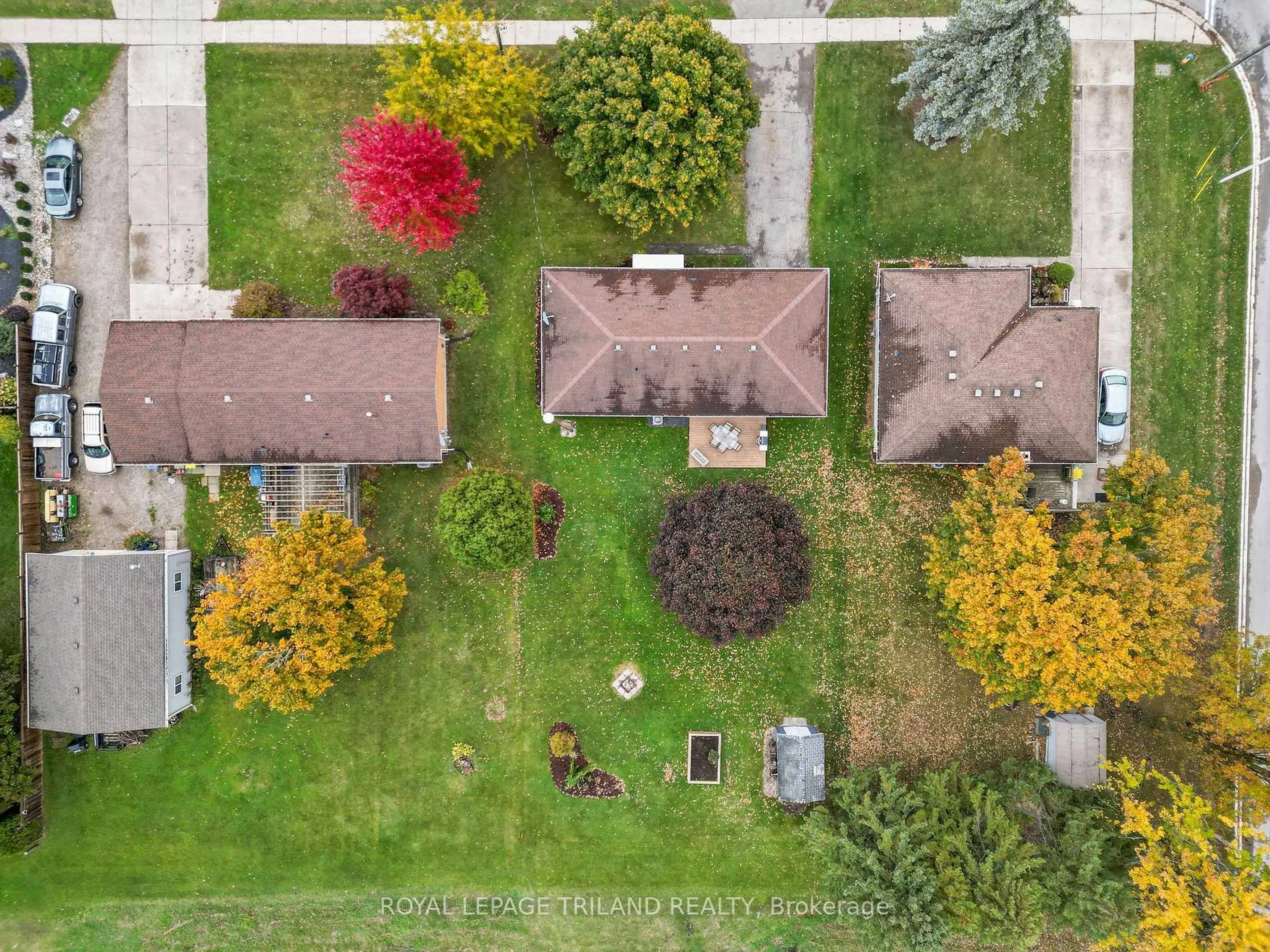 A pic from outside/outdoor area/front of a property/back of a property/a pic from drone, street for 202 Appin Rd, Southwest Middlesex Ontario N0L 1M0