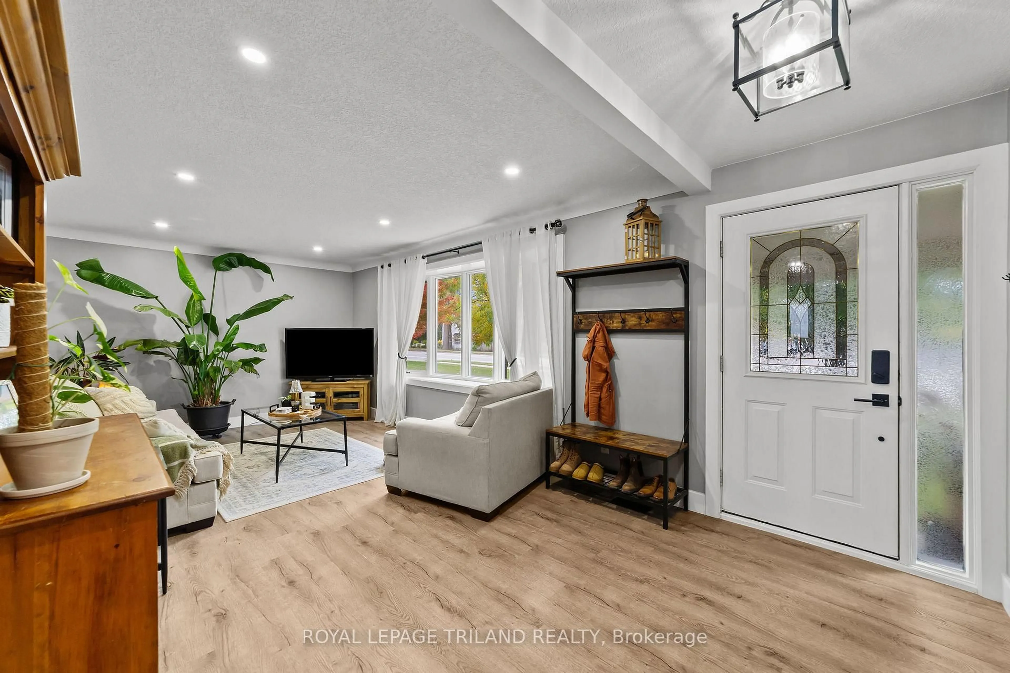 Living room with furniture, ceramic/tile floor for 202 Appin Rd, Southwest Middlesex Ontario N0L 1M0