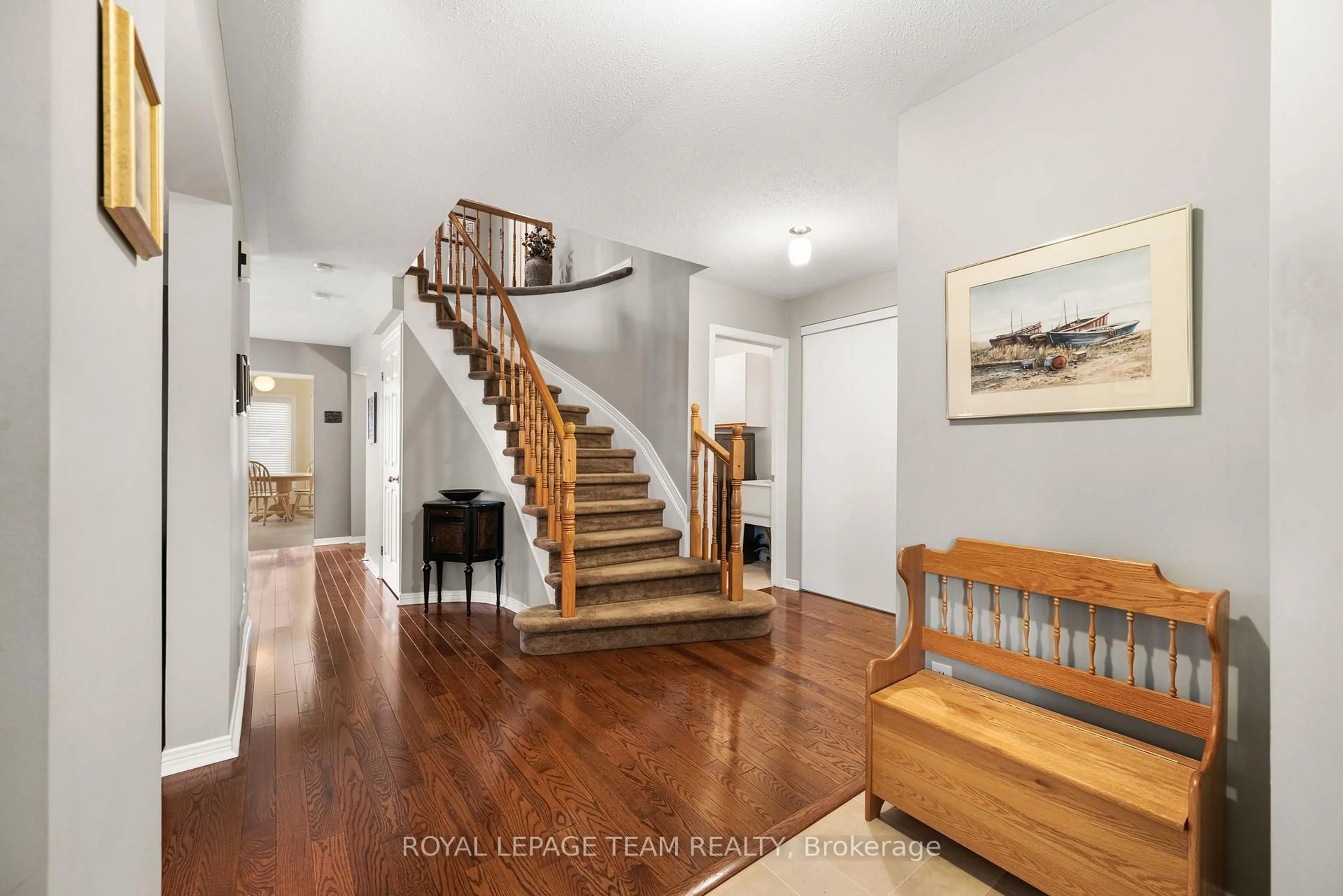 Indoor foyer for 937 Sheenboro Cres, Ottawa Ontario K4A 3M6