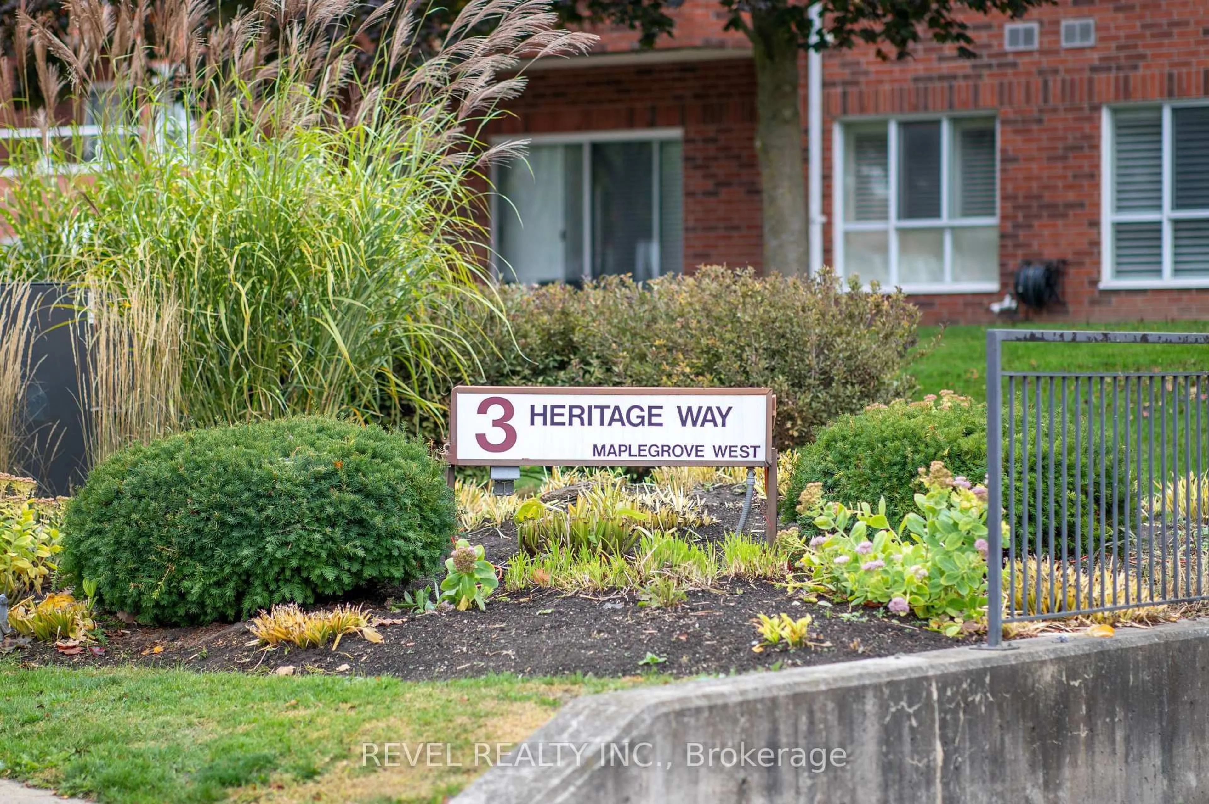 Indoor entryway for 3 Heritage Way #306, Kawartha Lakes Ontario K9V 5Z1