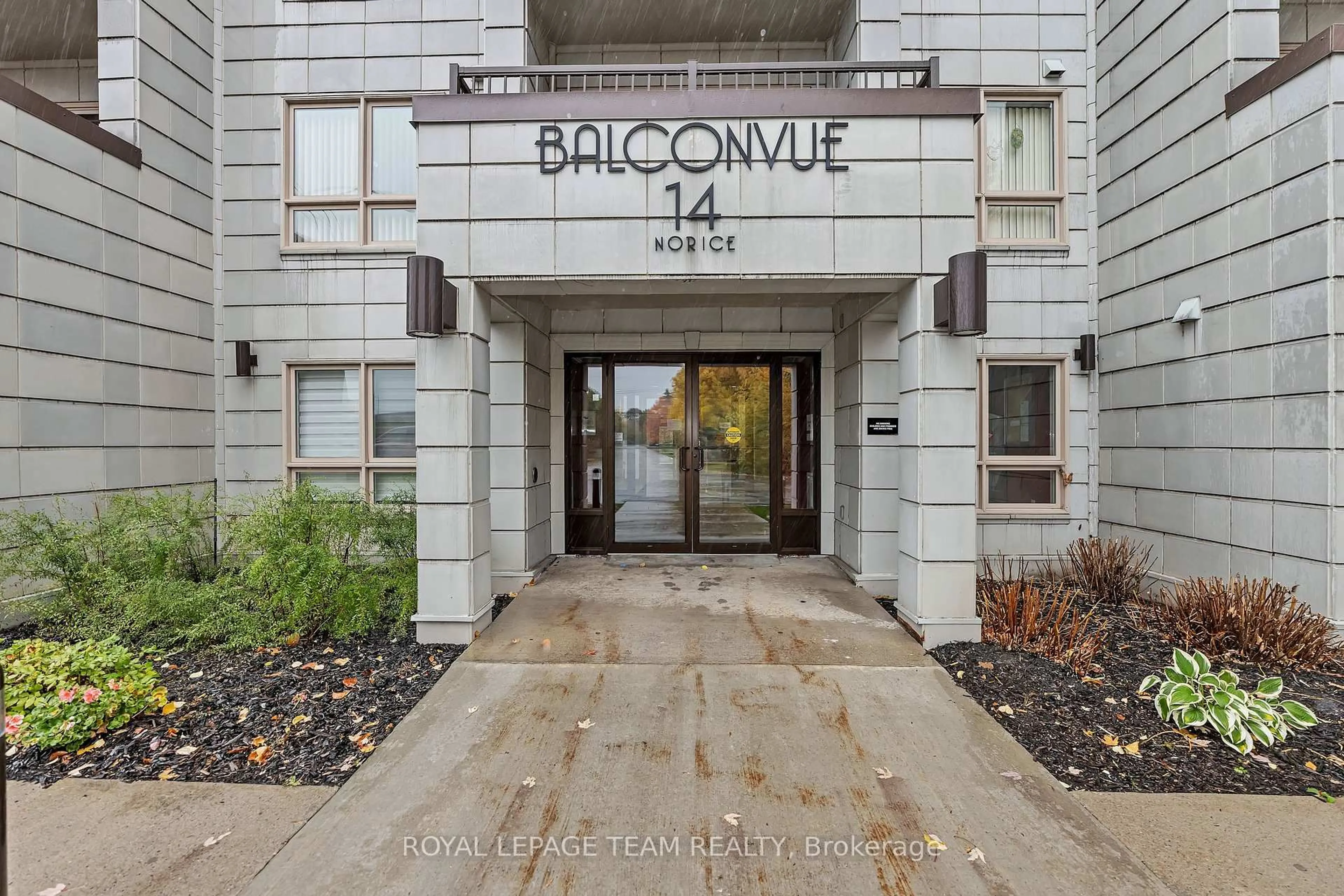 Indoor foyer for 14 Norice St #206, Ottawa Ontario K2G 2X4