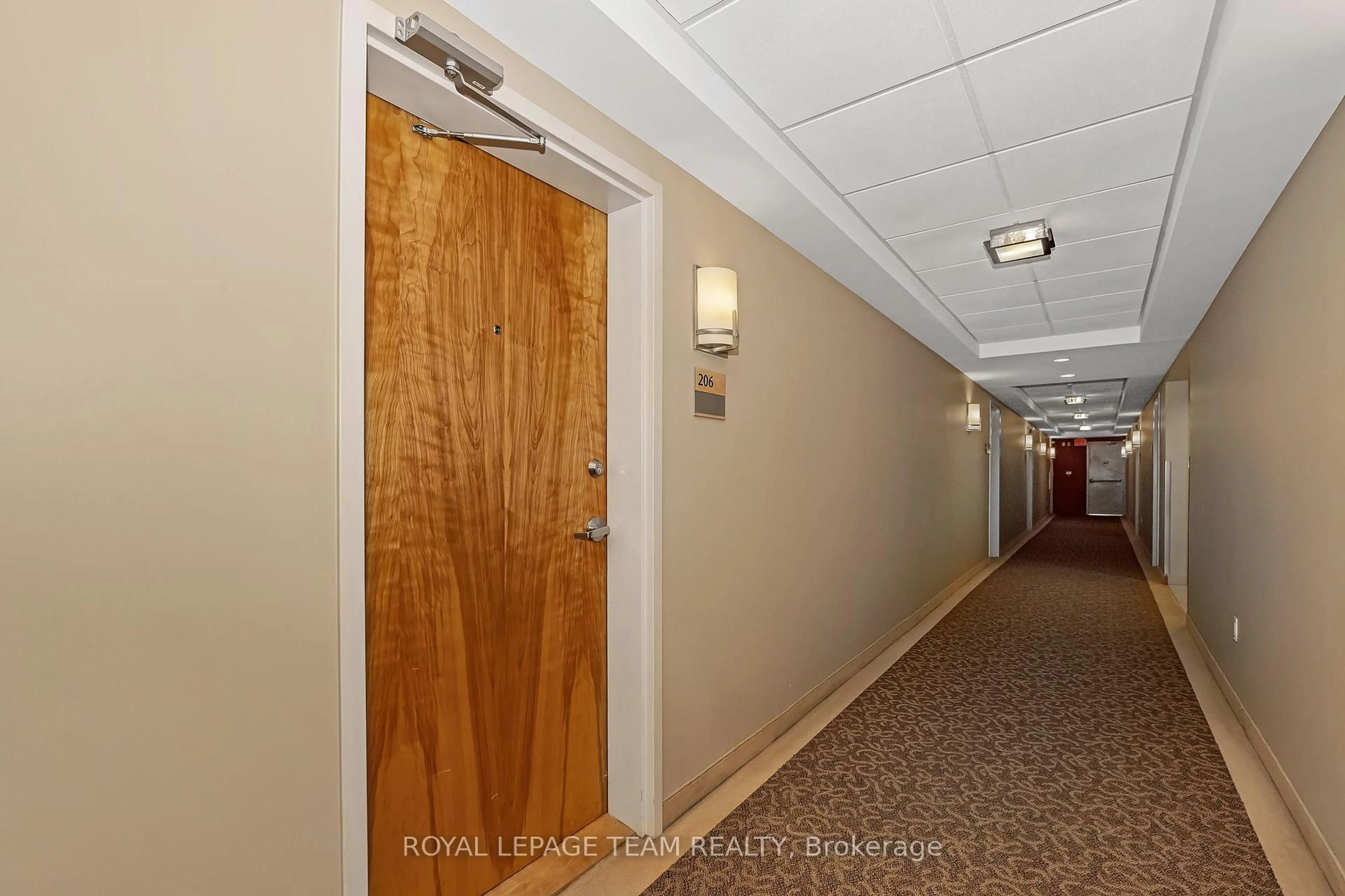 Indoor foyer for 14 Norice St #206, Ottawa Ontario K2G 2X4