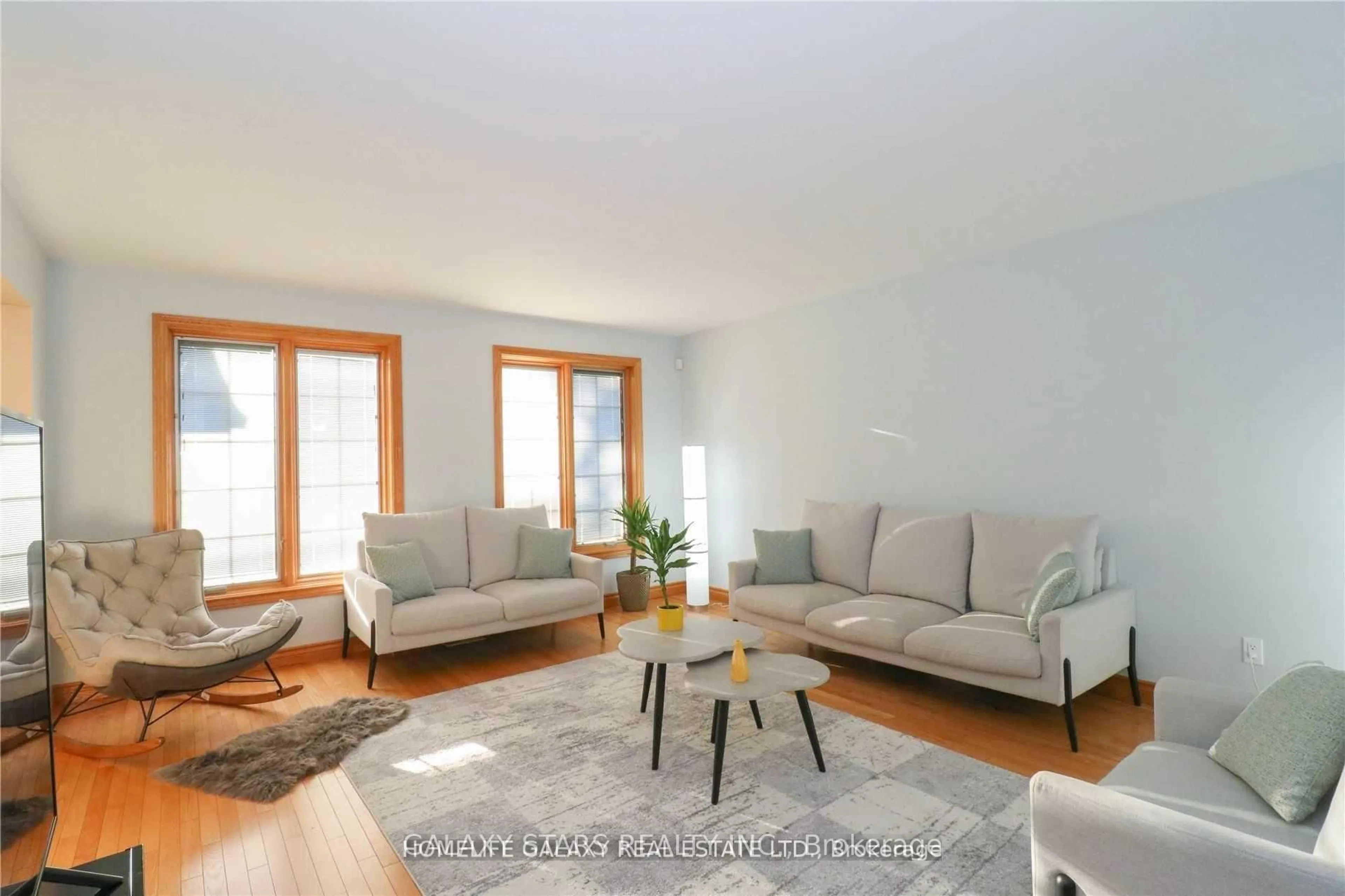 Living room with furniture, wood/laminate floor for 242 Aqueduct St, Welland Ontario L3C 1C4