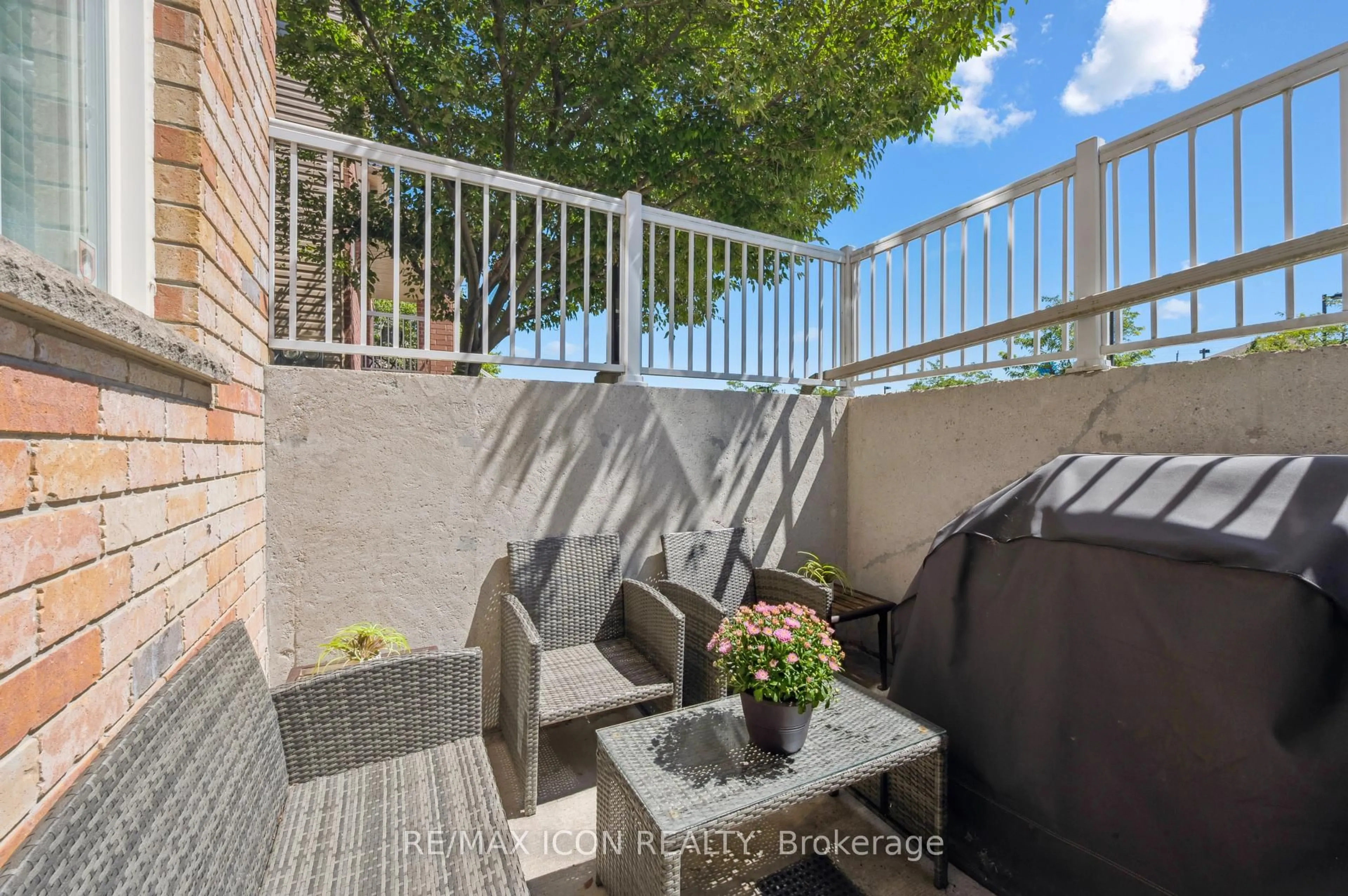 Patio, street for 50 Howe Dr #9D, Kitchener Ontario N2E 0A3