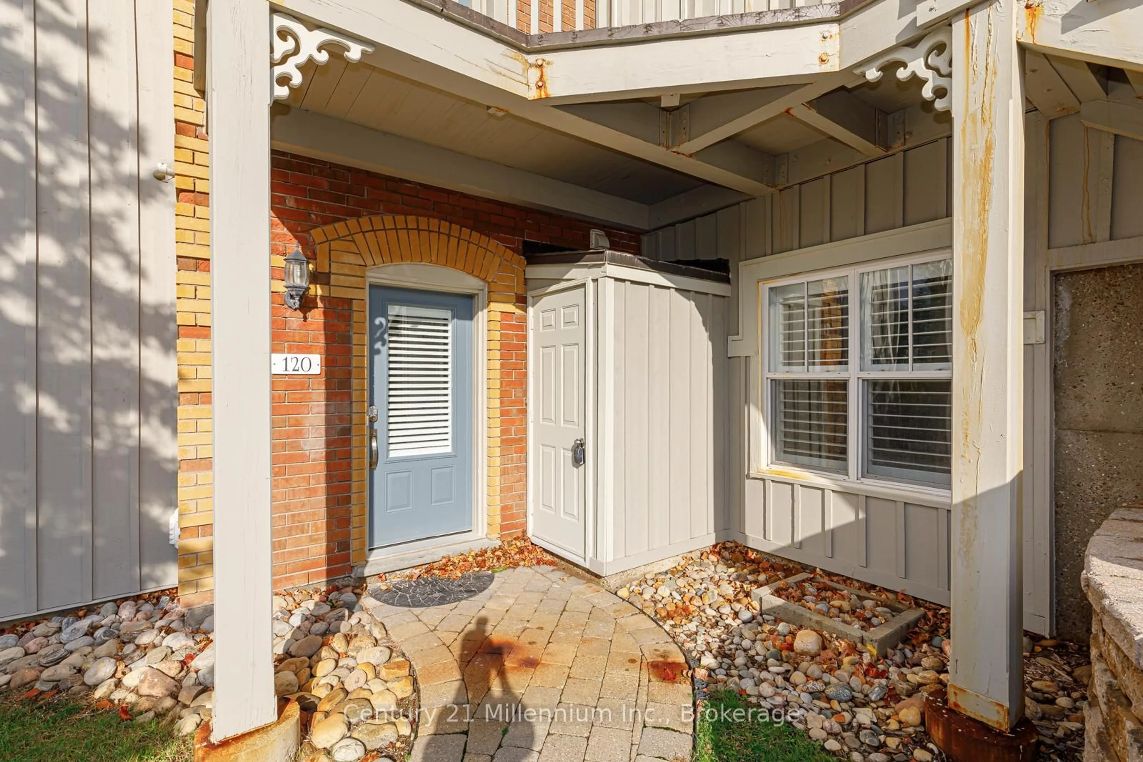 Indoor entryway for 184 Snowbridge Way #120, Blue Mountains Ontario L9Y 3Z2