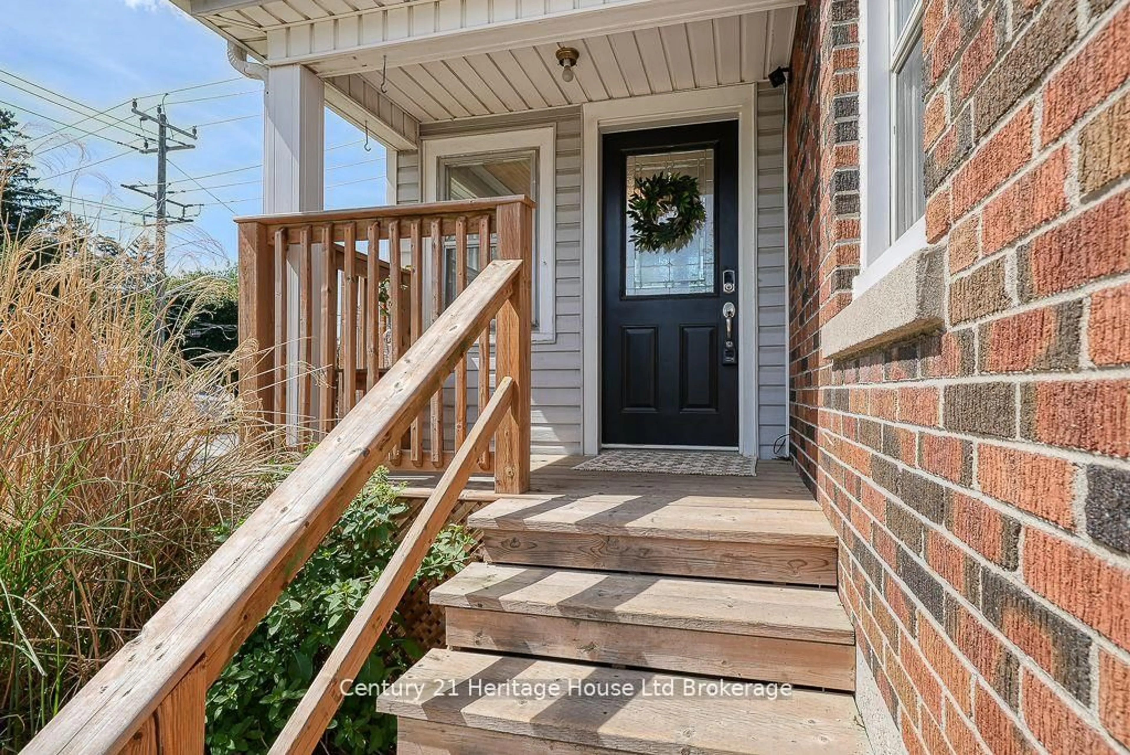 Indoor entryway for 45 South St, Woodstock Ontario N4S 3L3