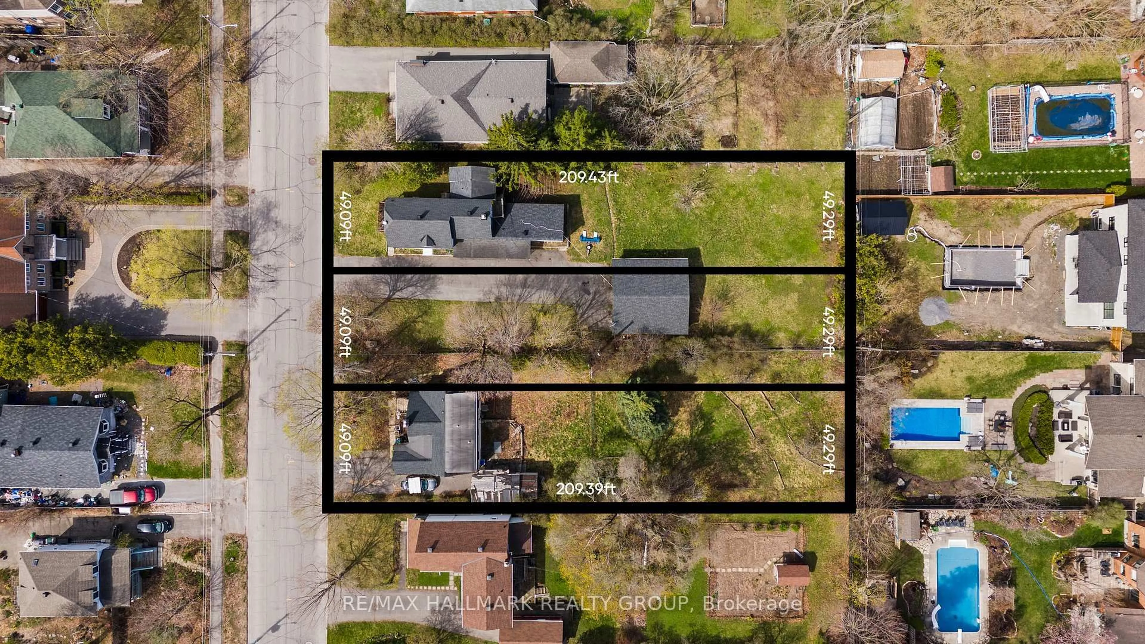 A pic from outside/outdoor area/front of a property/back of a property/a pic from drone, building for 279/285 Pleasant Park Rd, Ottawa Ontario K1H 5M7
