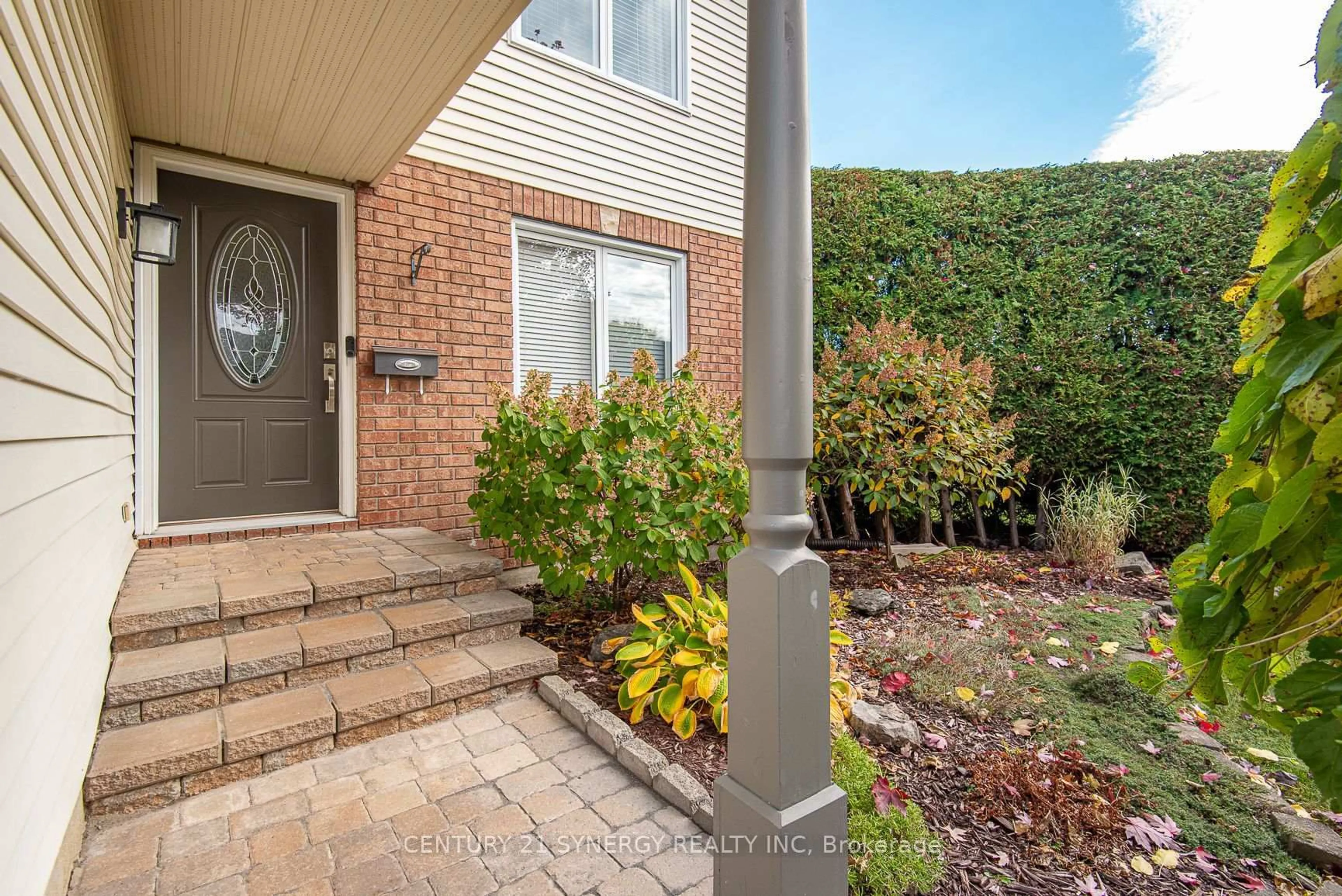 Unknown for 1665 Champneuf Dr, Orleans Ontario K1C 4V3