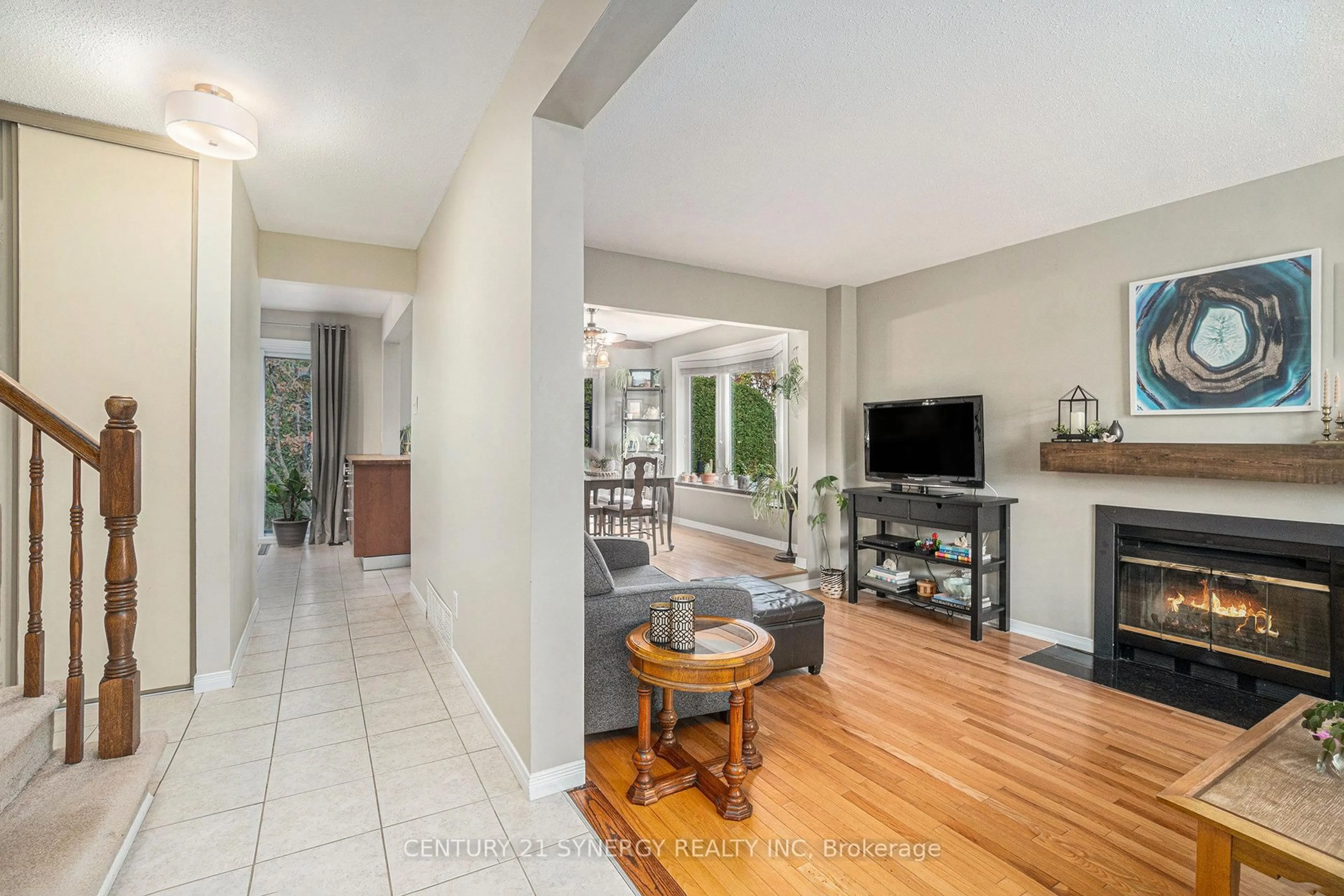 Indoor entryway for 1665 Champneuf Dr, Orleans Ontario K1C 4V3