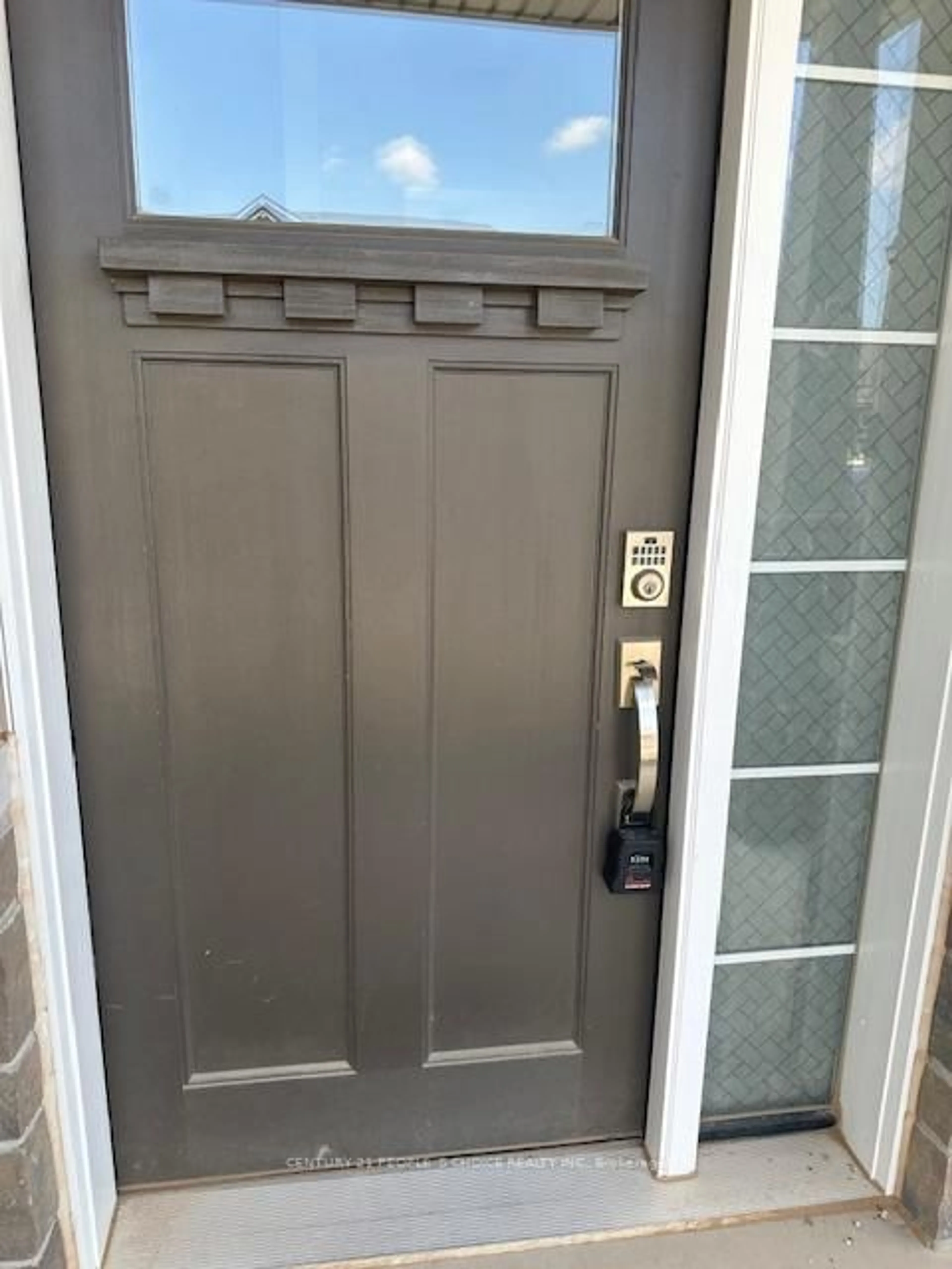 Indoor entryway for 54 Lymburner St, Pelham Ontario L0S 1E6