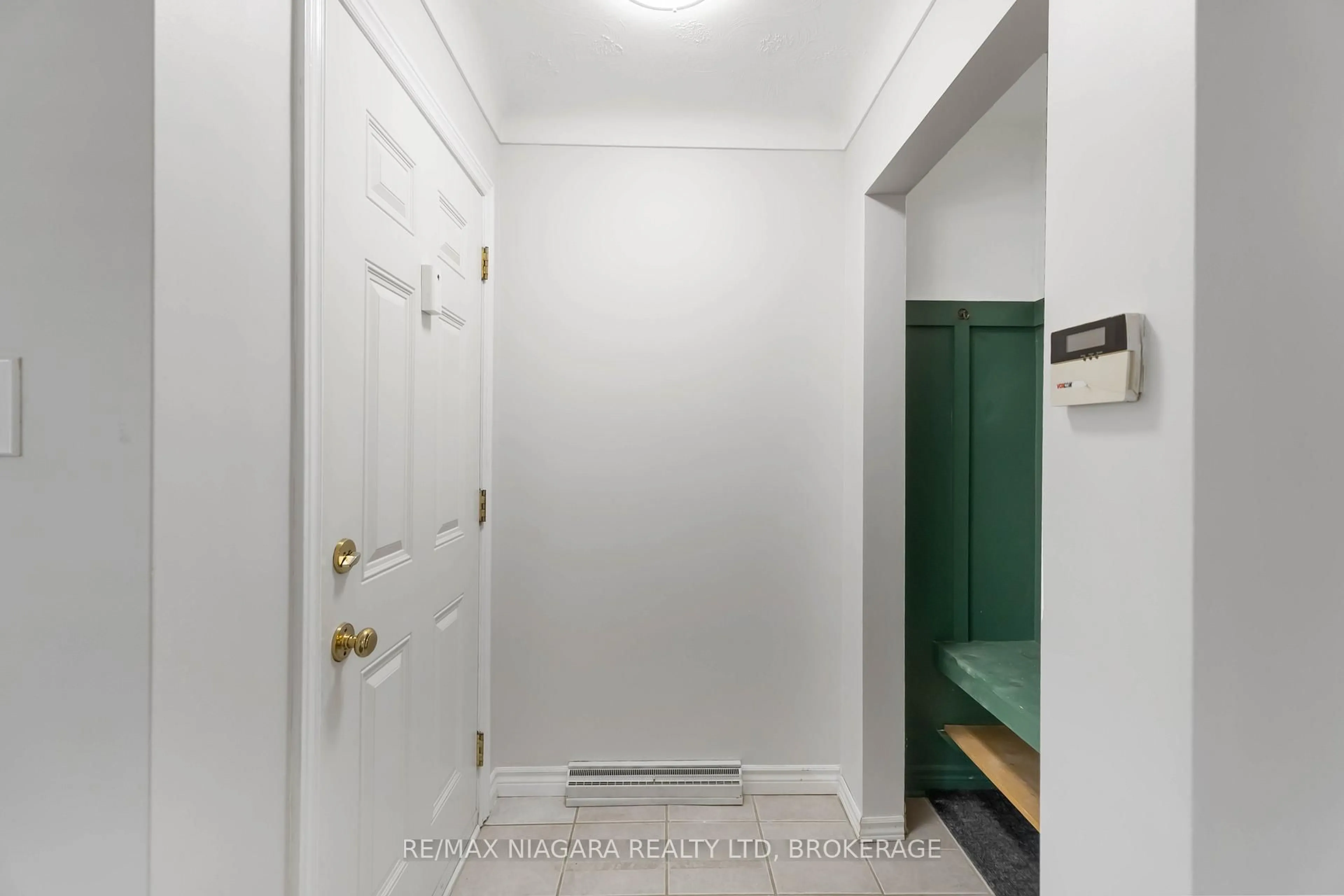 Indoor entryway for 80 Ted St, St. Catharines Ontario L2N 1E5