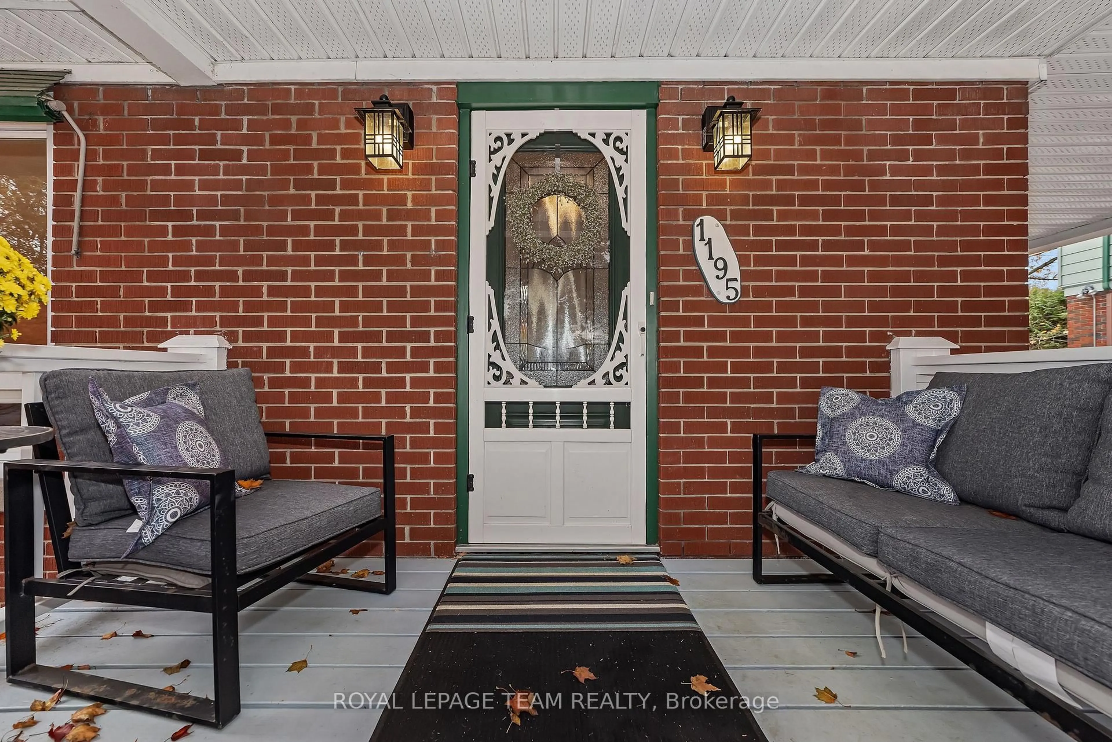 Indoor entryway for 1195 Major St, Ottawa Ontario K2C 2S1