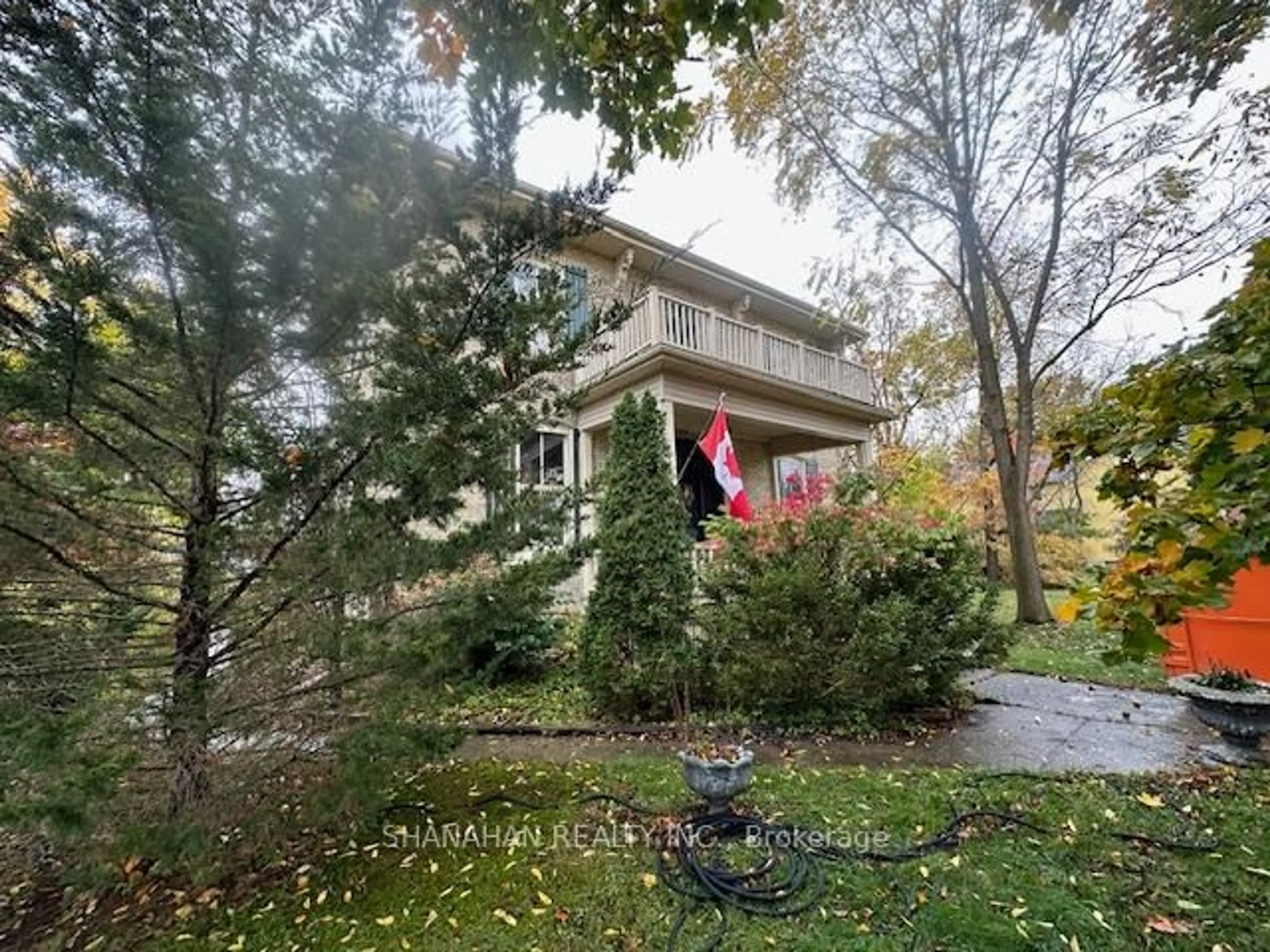 A pic from outside/outdoor area/front of a property/back of a property/a pic from drone, unknown for 608 Ontario St, Warwick Ontario N0M 2S0