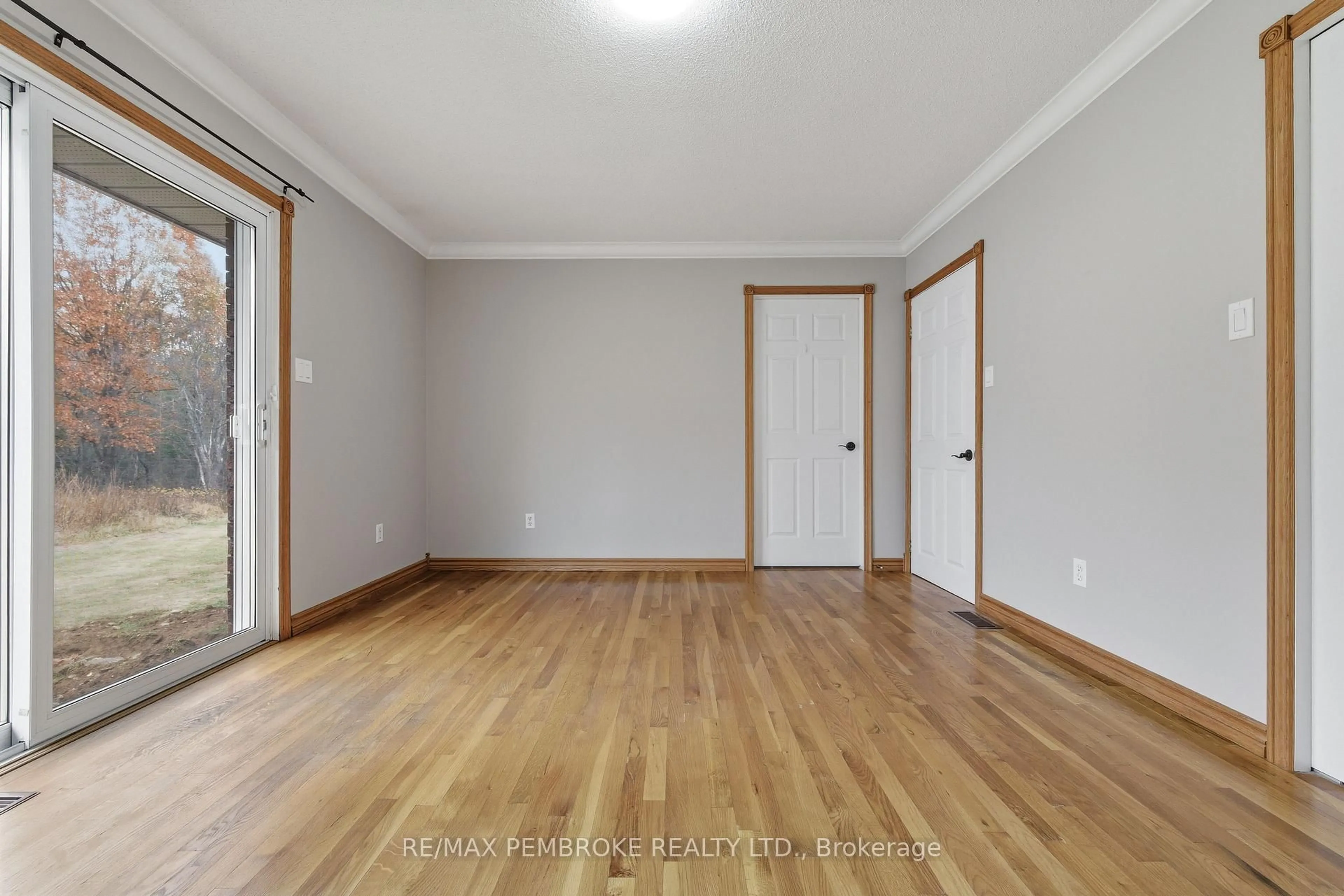 A pic of a room for 1778 Forest Lea Rd, Pembroke Ontario K8A 6W6