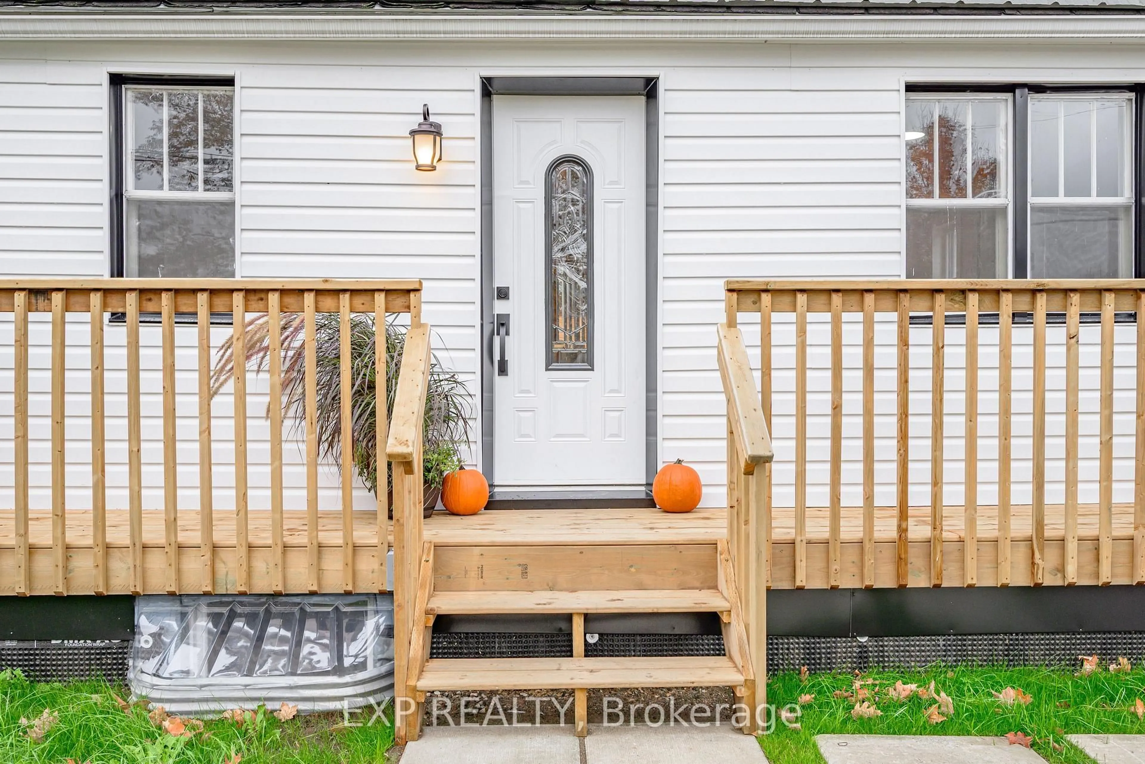 Indoor entryway for 46 Young St, Maynooth Ontario K0L 2S0
