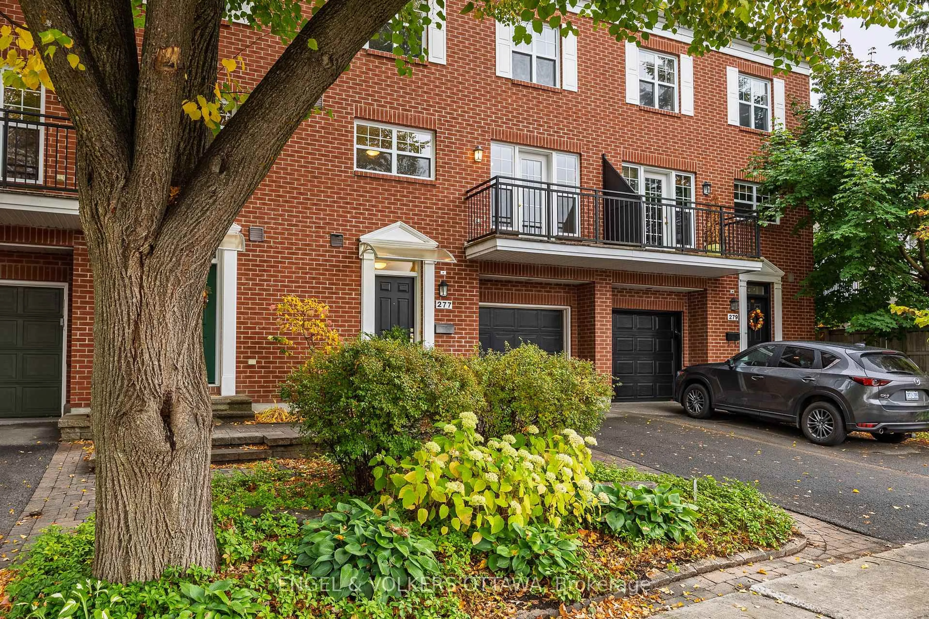 Home with brick exterior material, street for 277 Mart Circ, Ottawa Ontario K1K 4W2