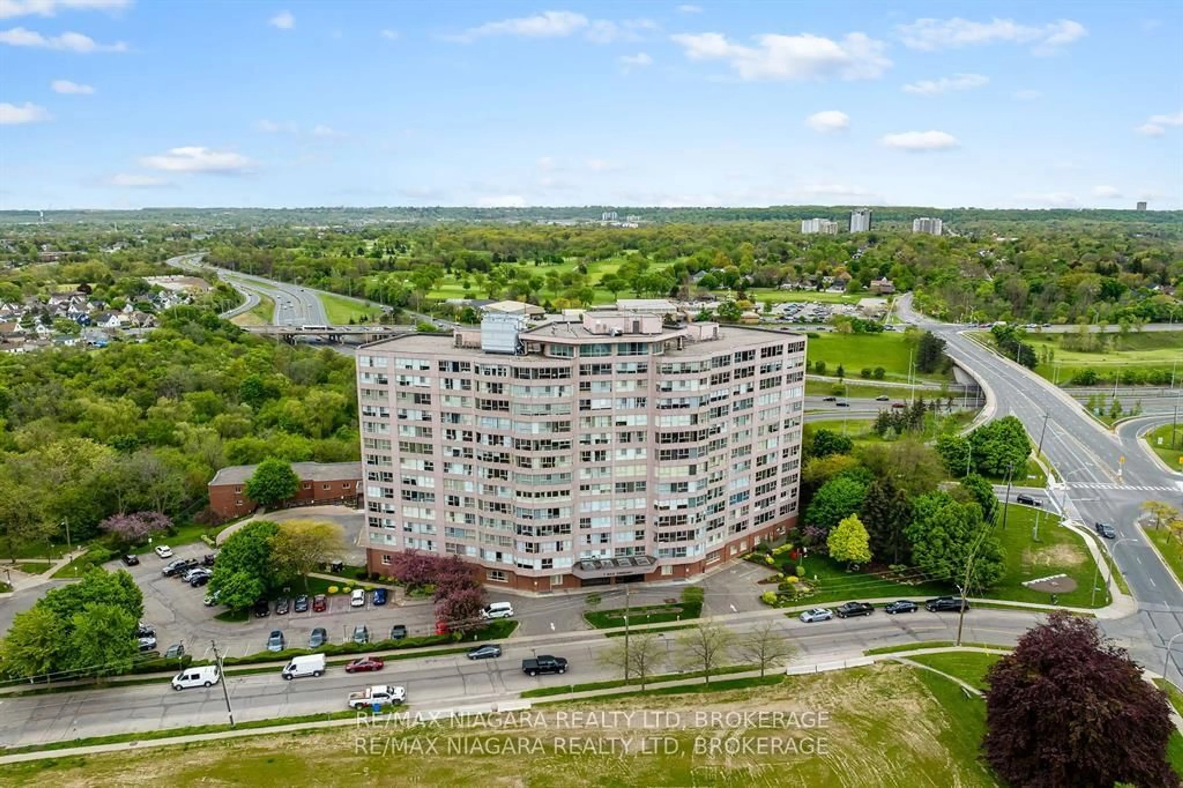 A pic from outside/outdoor area/front of a property/back of a property/a pic from drone, unknown for 7 Gale Cres #201, St. Catharines Ontario L2R 7M8