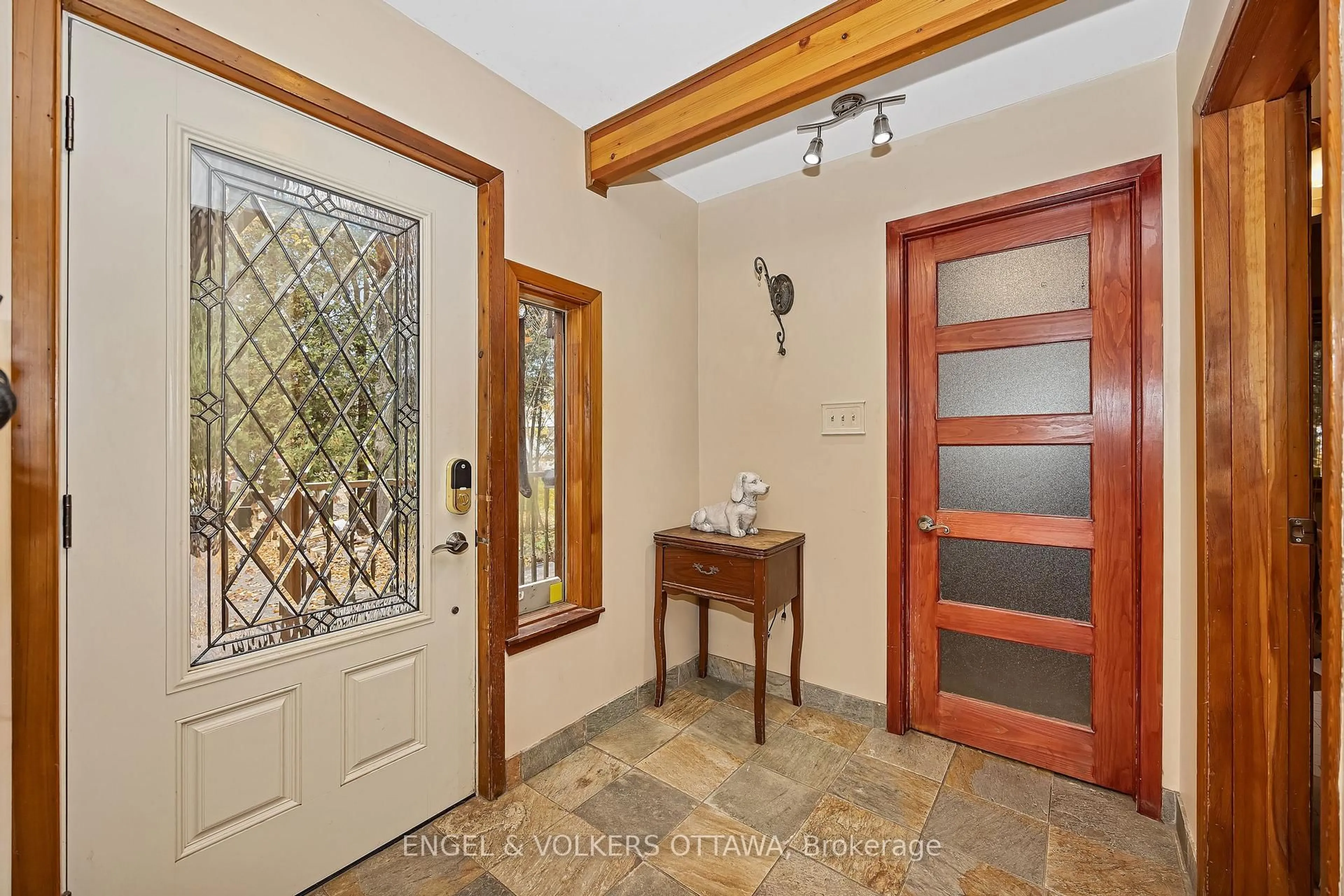 Indoor entryway for 791 Rock Rd, North Grenville Ontario K0G 1S0