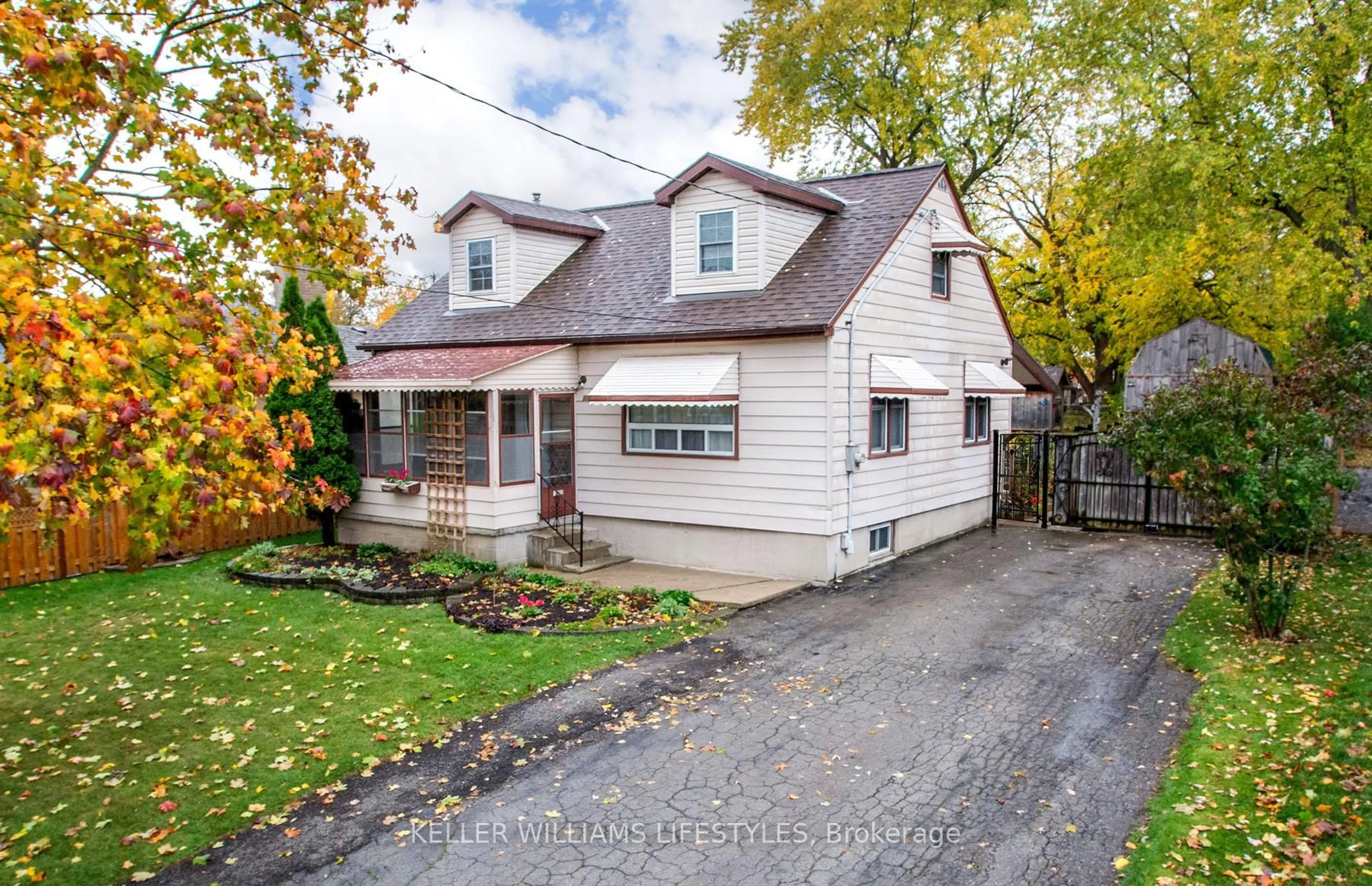 Home with vinyl exterior material, street for 315 Fairview Ave, London South Ontario N6C 4V1