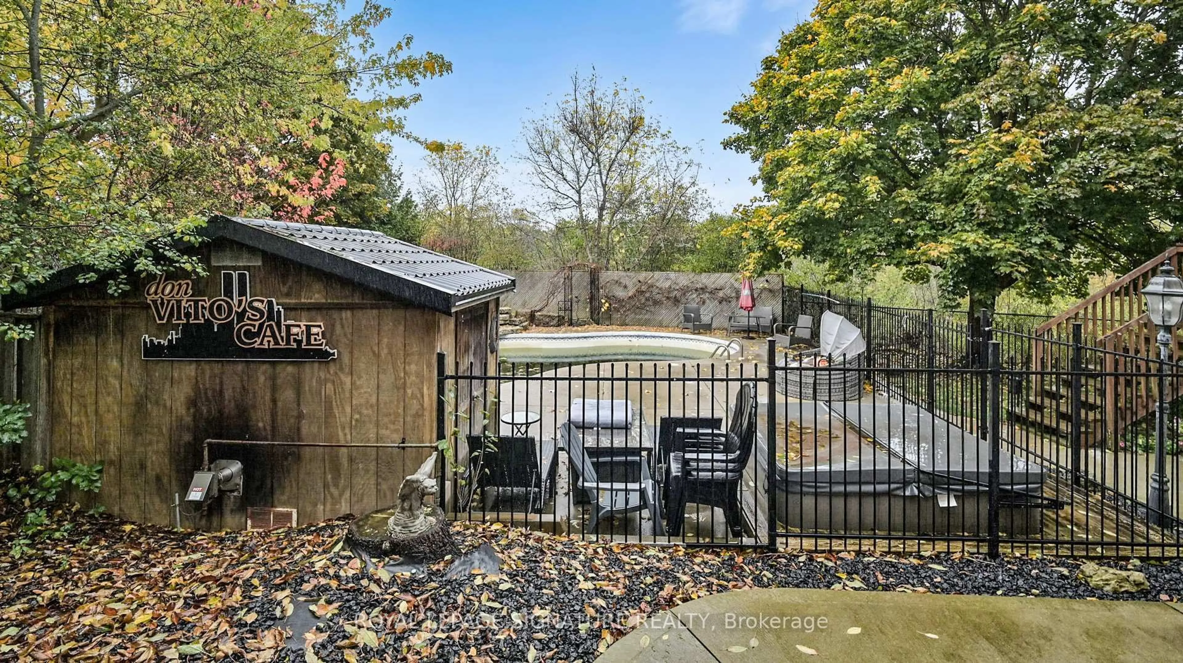A pic from outside/outdoor area/front of a property/back of a property/a pic from drone, water/lake/river/ocean view for 16 Mollison Crt, Guelph Ontario N1C 1A7