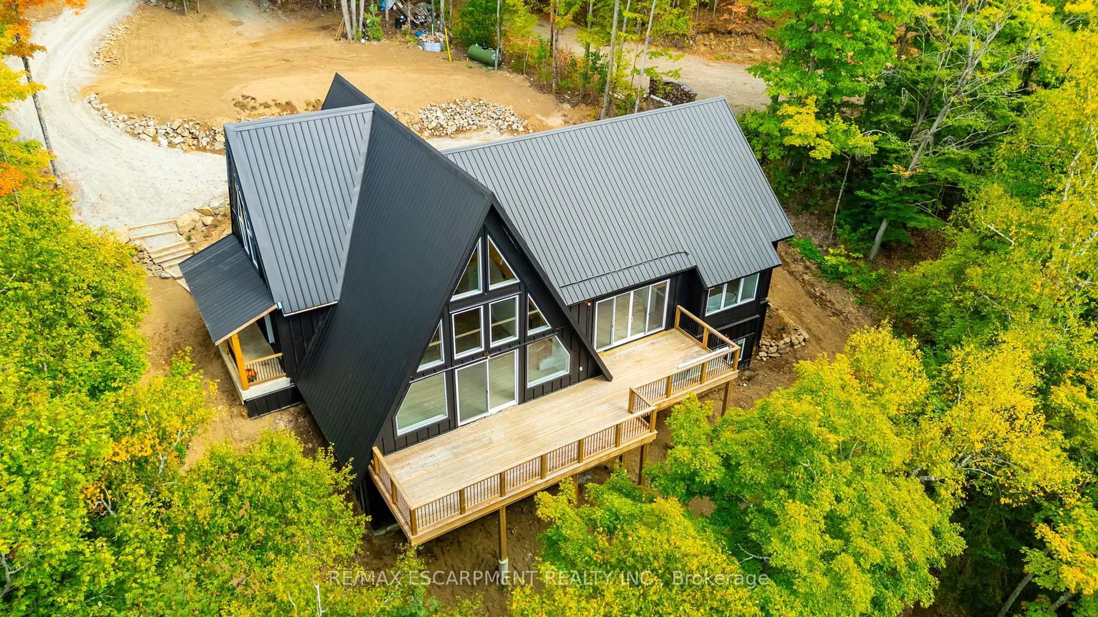 A pic from outside/outdoor area/front of a property/back of a property/a pic from drone, building for 1295 Wenona Lake Rd, Dysart et al Ontario K0M 1S0