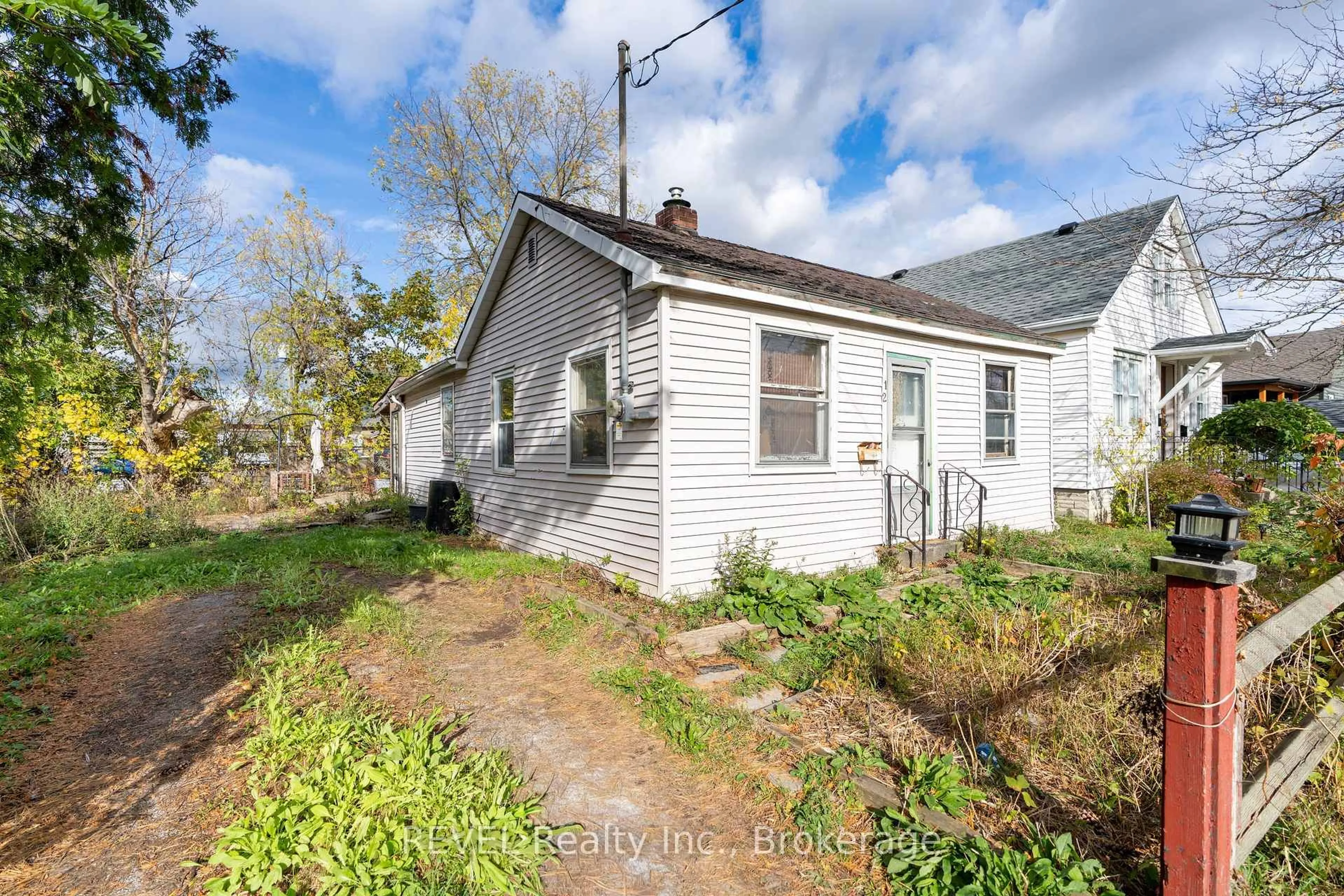 Shed for 12 Bailey St, St. Catharines Ontario L2S 1J4