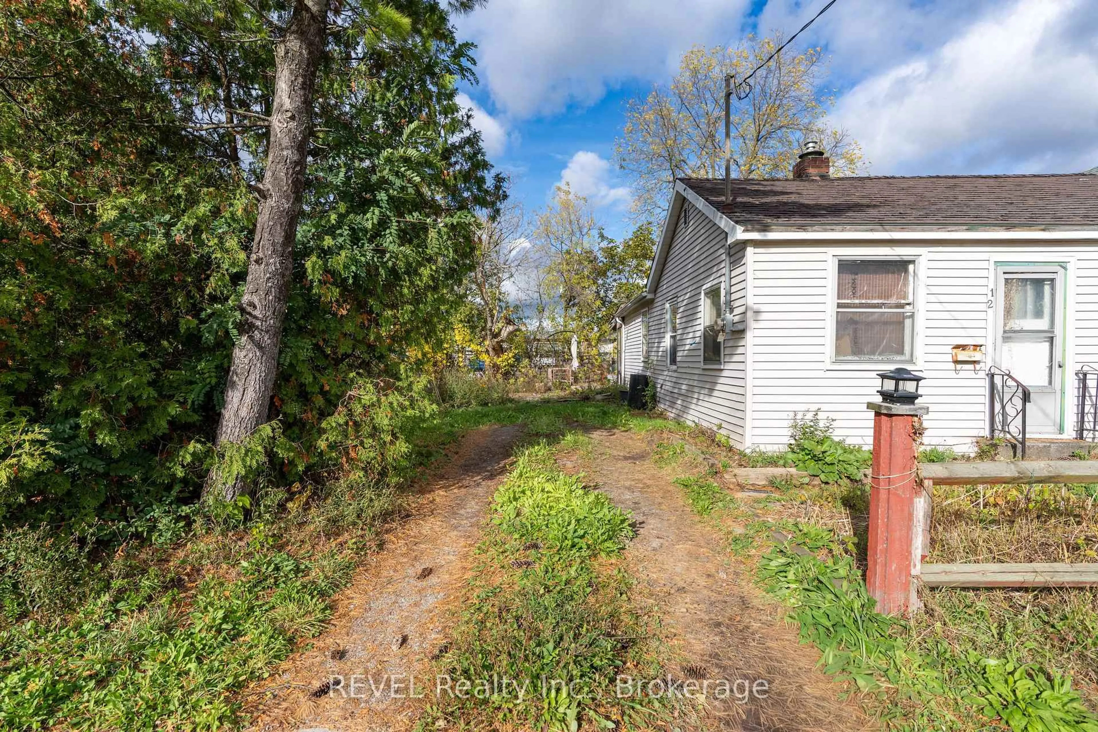 Unknown for 12 Bailey St, St. Catharines Ontario L2S 1J4