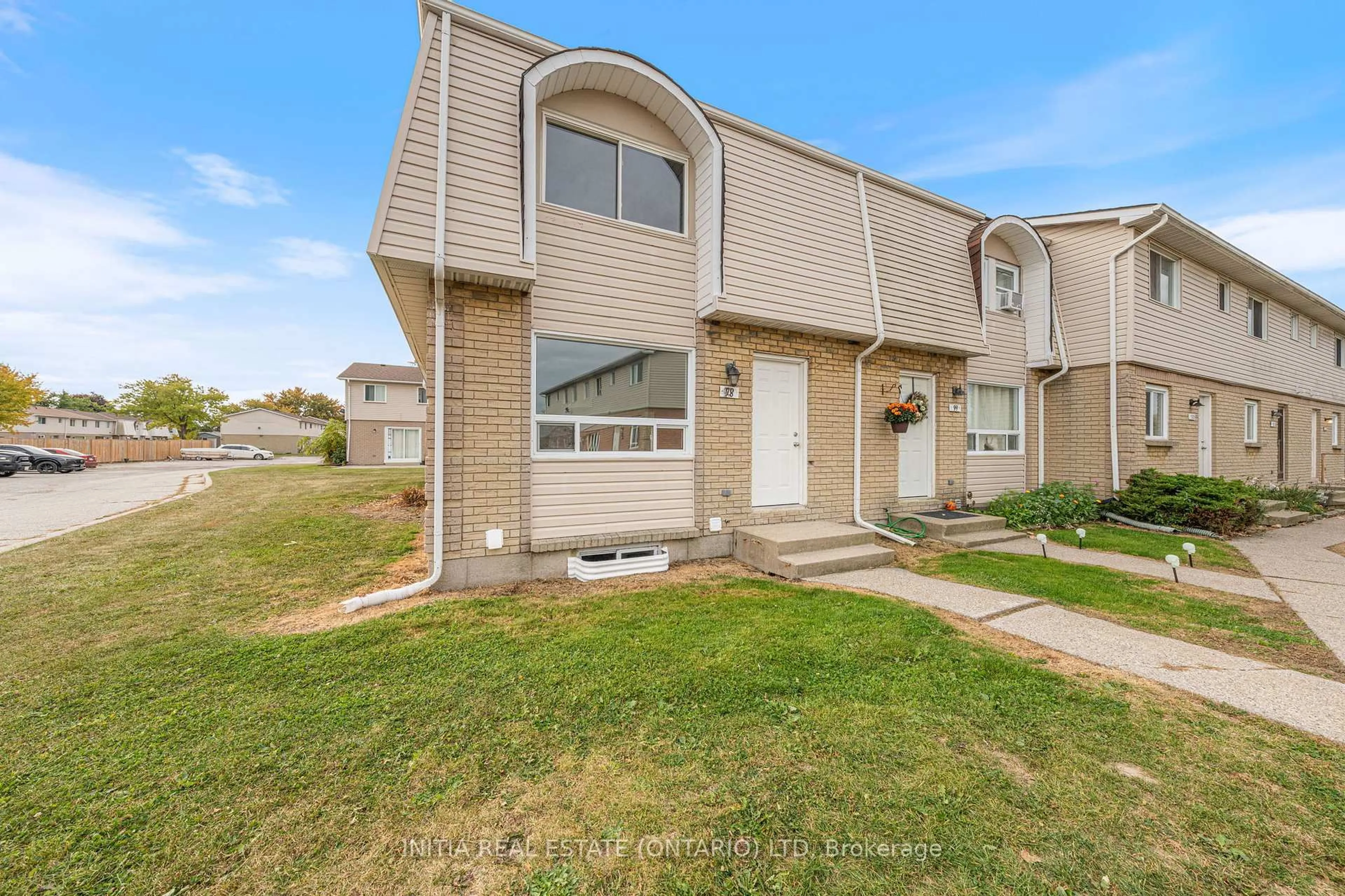 Home with vinyl exterior material, street for 348 Cameron St #98, St. Clair Ontario N0N 1G0