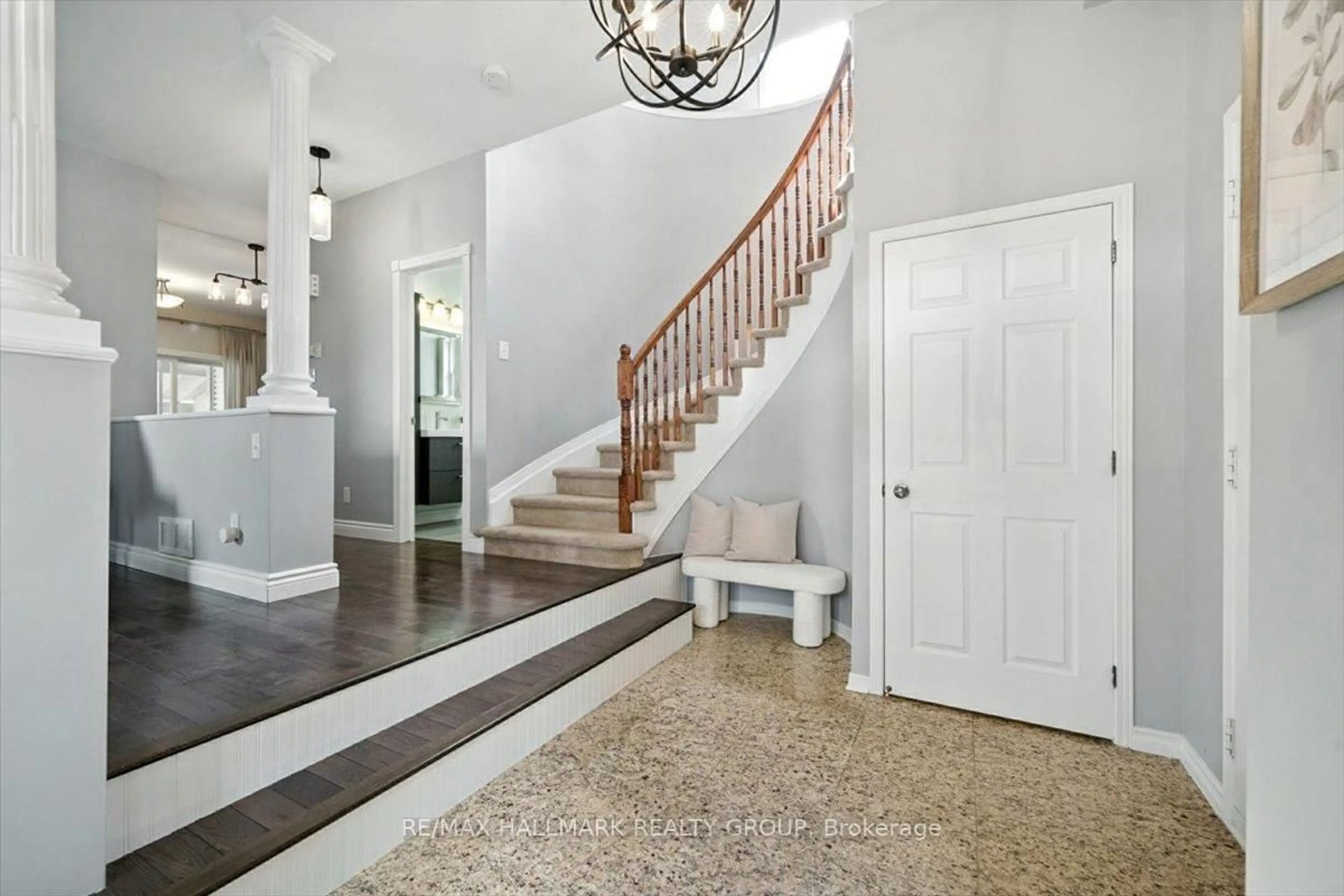 Indoor entryway for 1026 Fieldfair Way, Orleans Ontario K4A 0E2