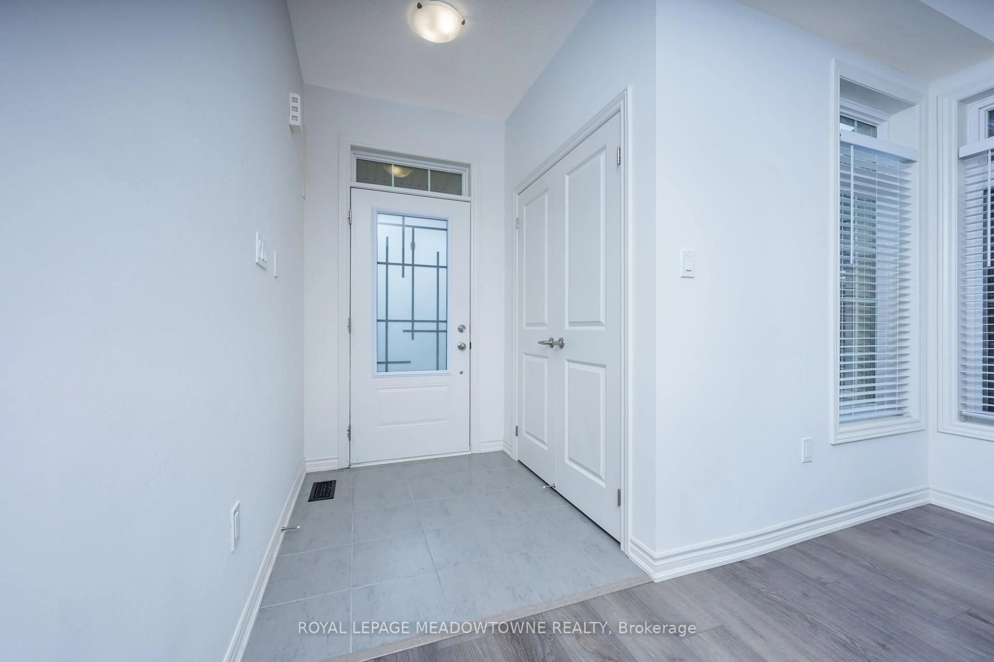 Indoor entryway for 39 Dass Dr, Centre Wellington Ontario N1M 0H9