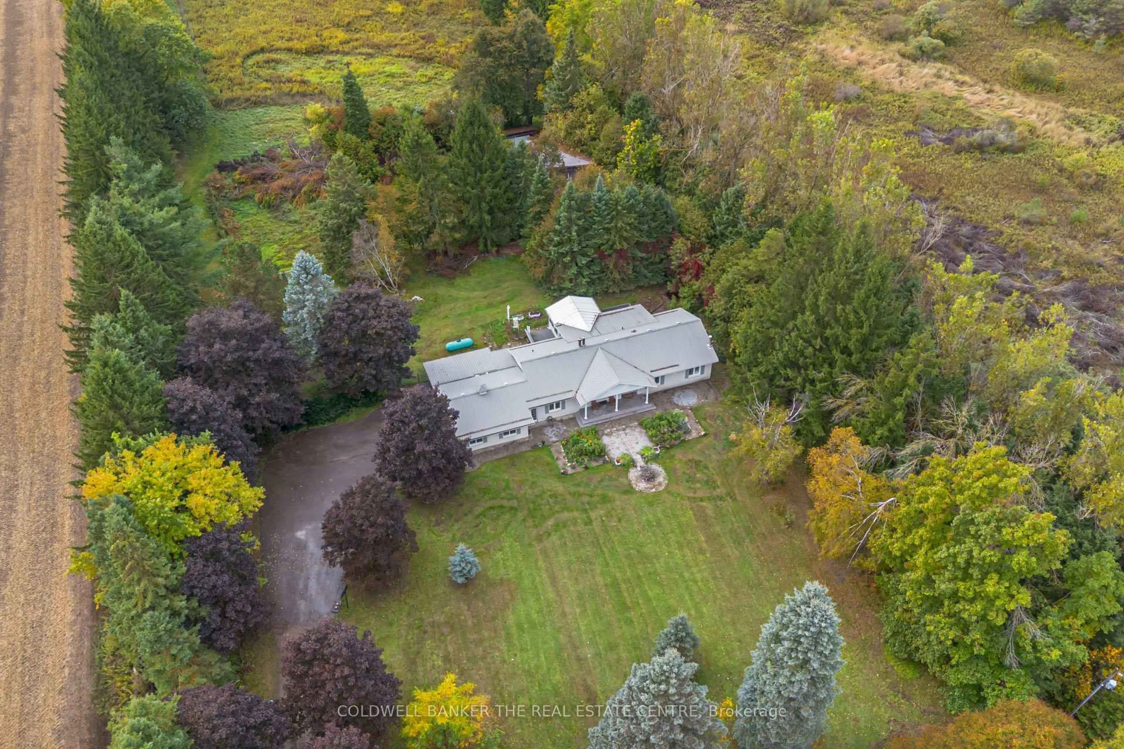 A pic from outside/outdoor area/front of a property/back of a property/a pic from drone, unknown for 515490 2nd Line, Amaranth Ontario L9V 1L6