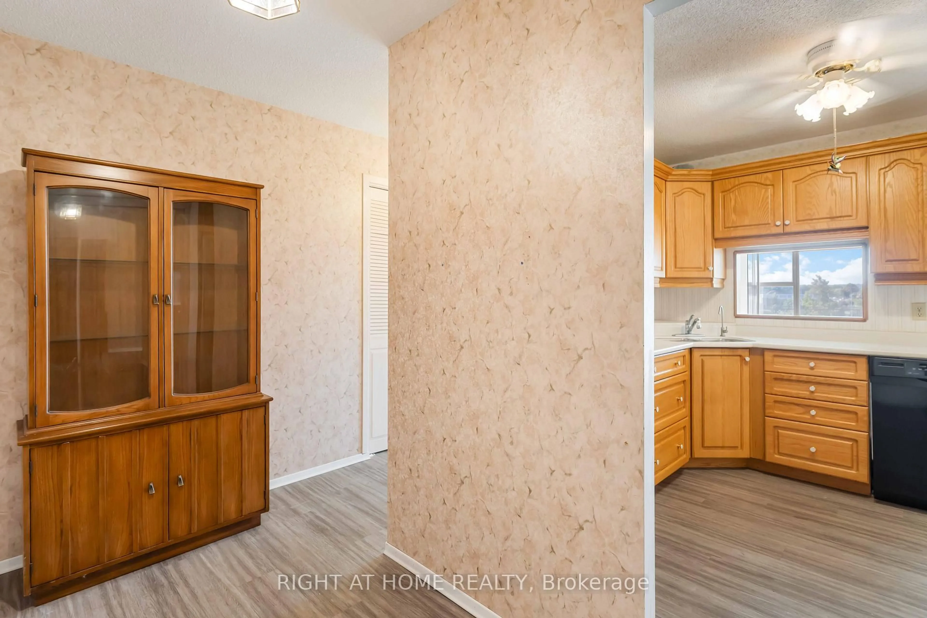Unknown for 7 Gale Cres #204, St. Catharines Ontario L2R 7M8