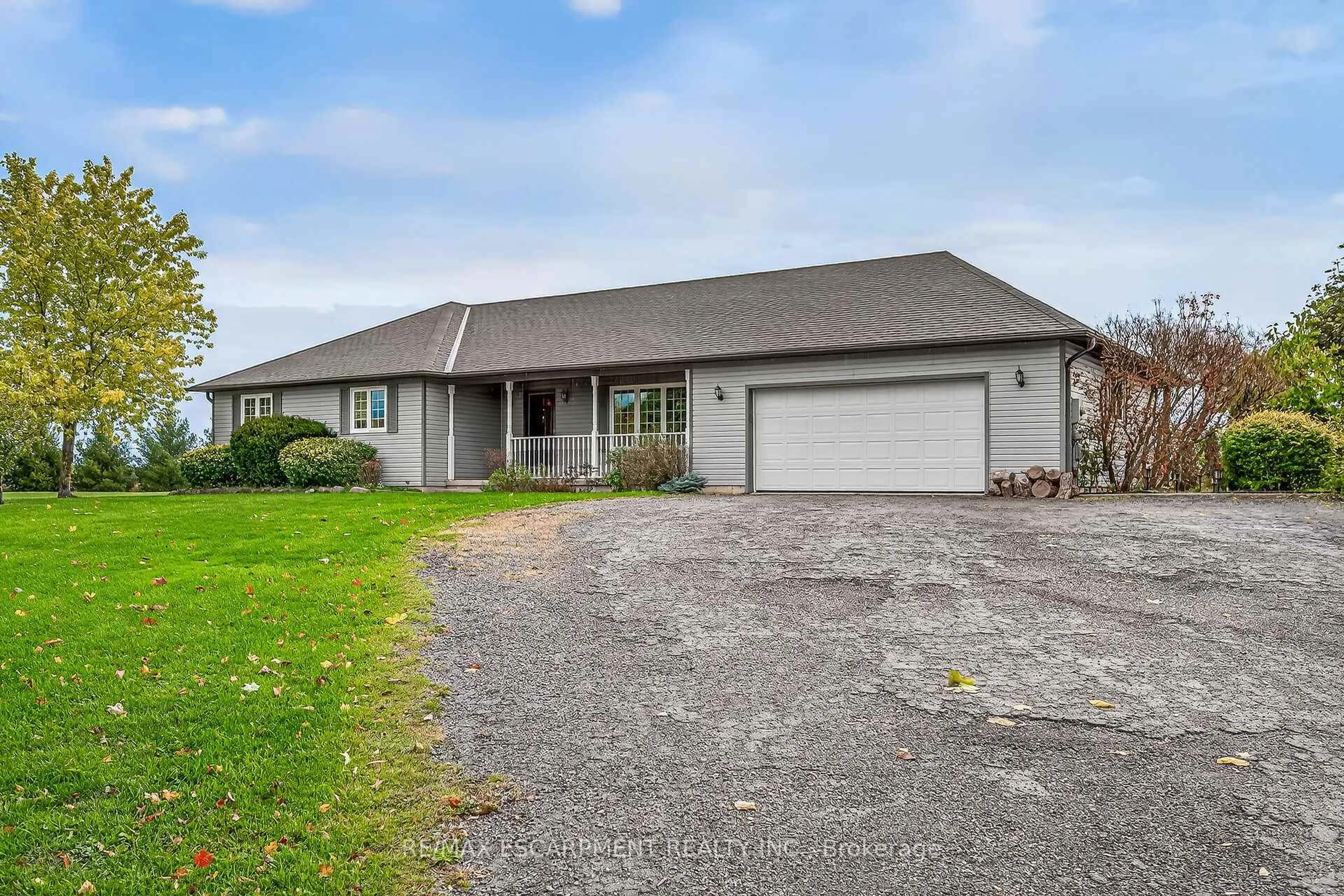 A pic from outside/outdoor area/front of a property/back of a property/a pic from drone, street for 2905 SOUTH GRIMSBY ROAD 6, West Lincoln Ontario L0R 2A0