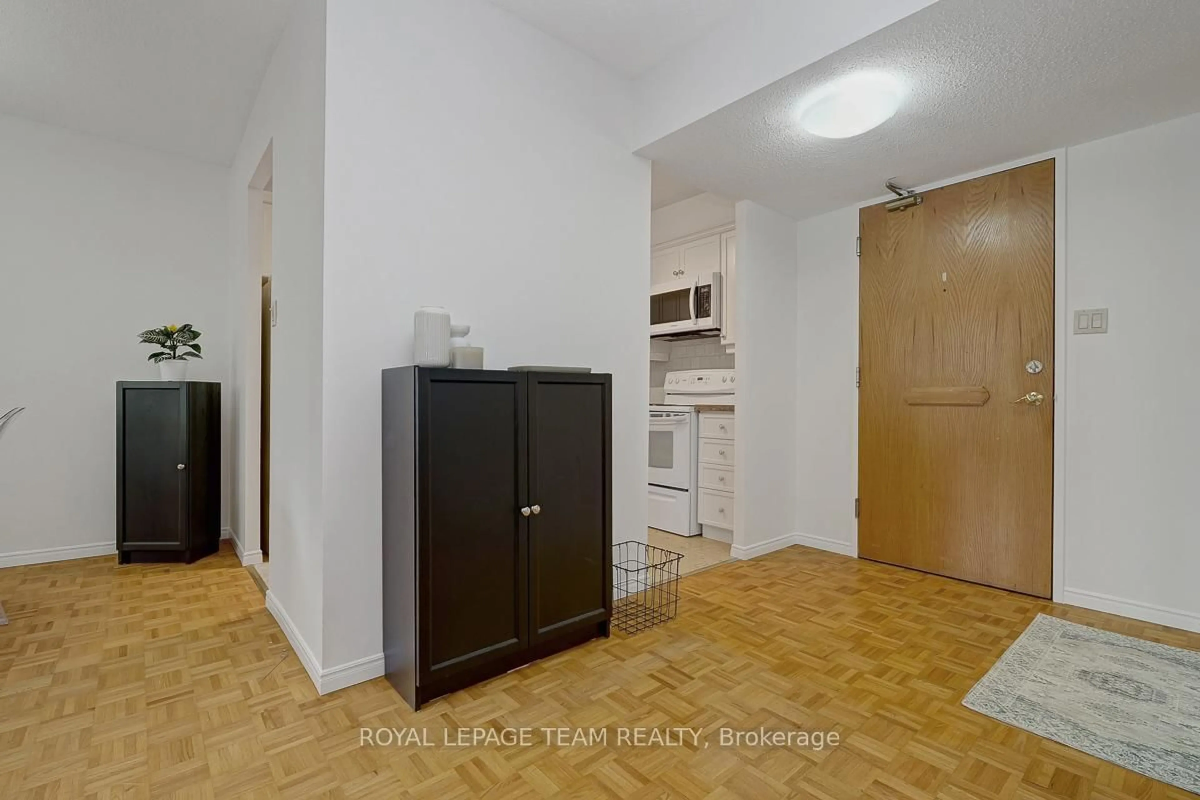A pic of a room for 2871 Richmond Rd #411, Ottawa Ontario K2B 8M5
