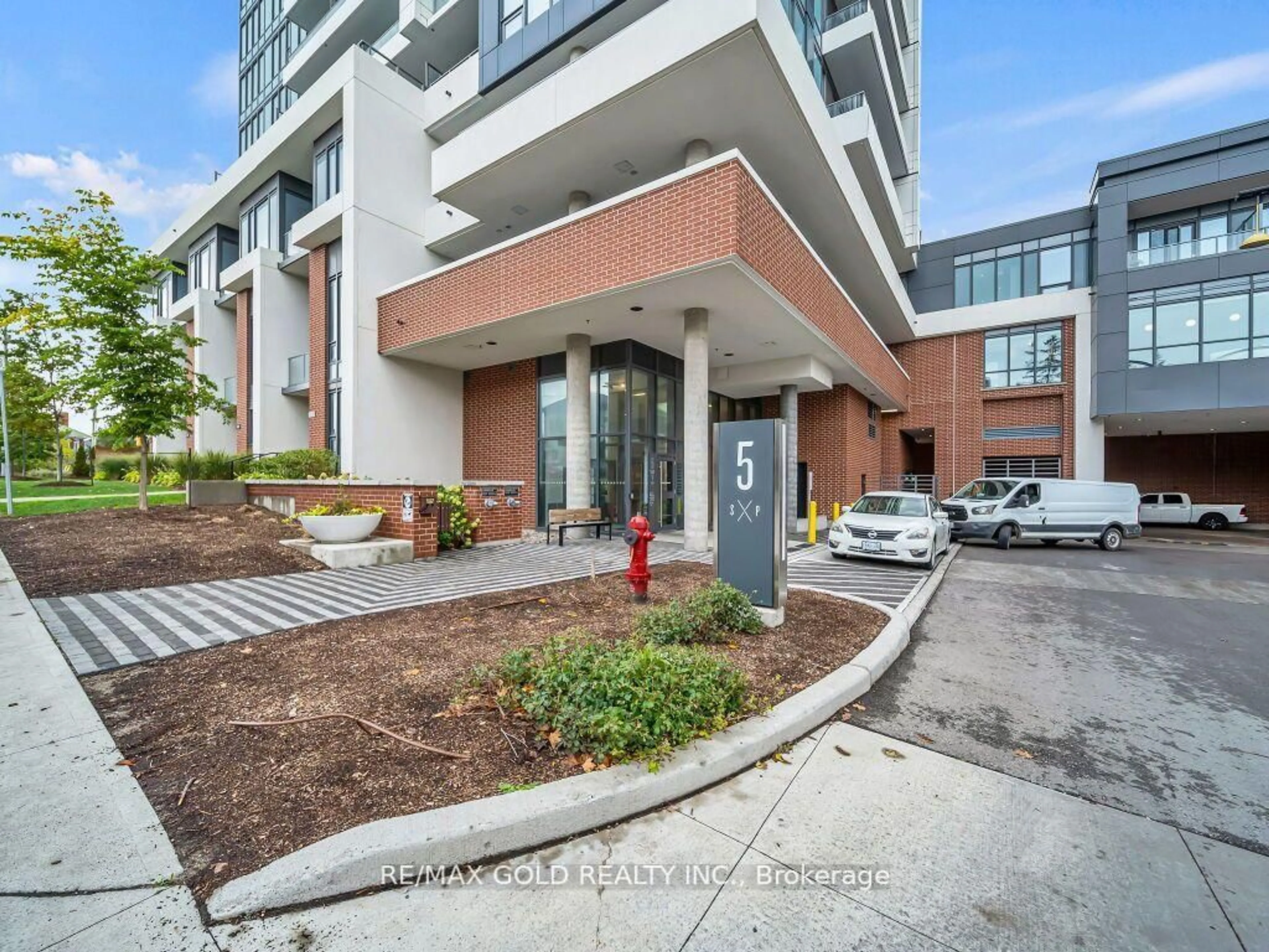 Indoor foyer for 5 Wellington St #1405, Kitchener Ontario N2G 0E3