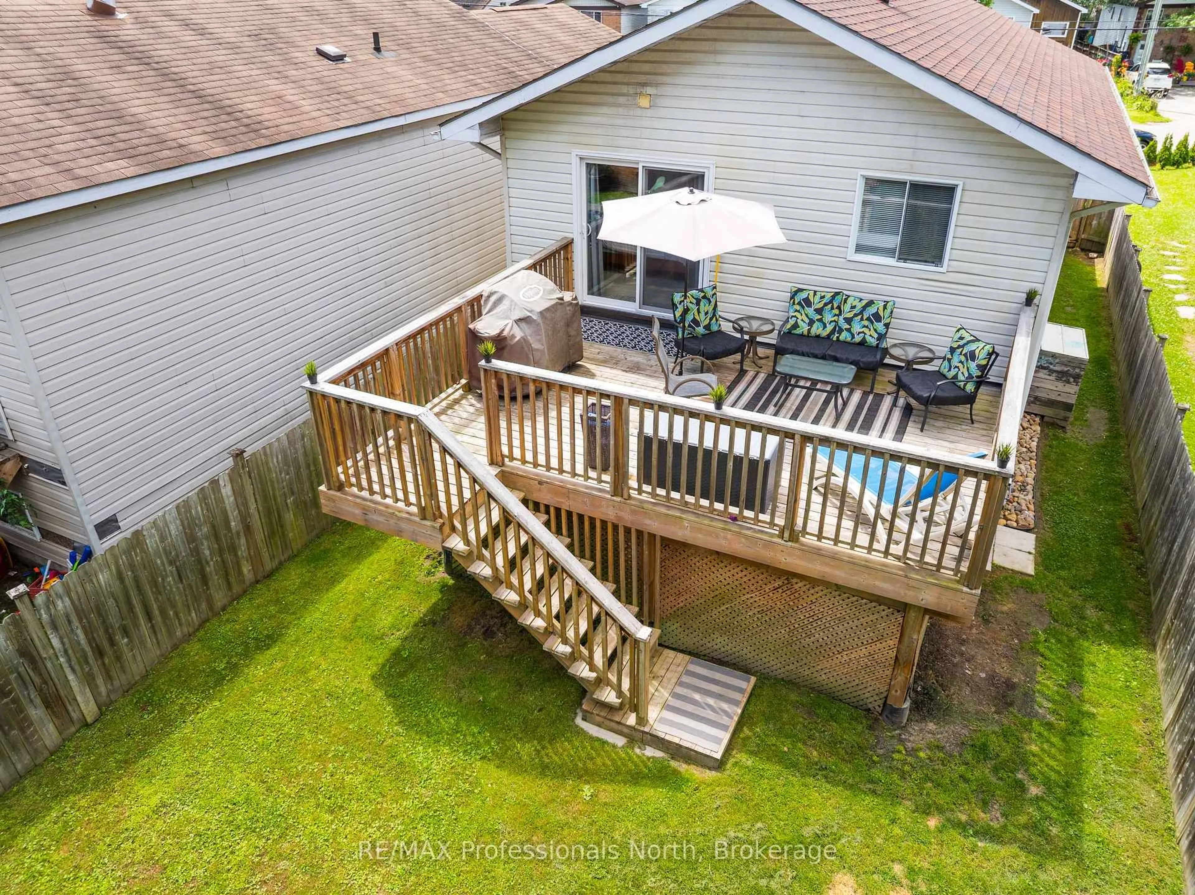 A pic from outside/outdoor area/front of a property/back of a property/a pic from drone, water/lake/river/ocean view for 30 Sabrina Park Dr, Huntsville Ontario P1H 1L8